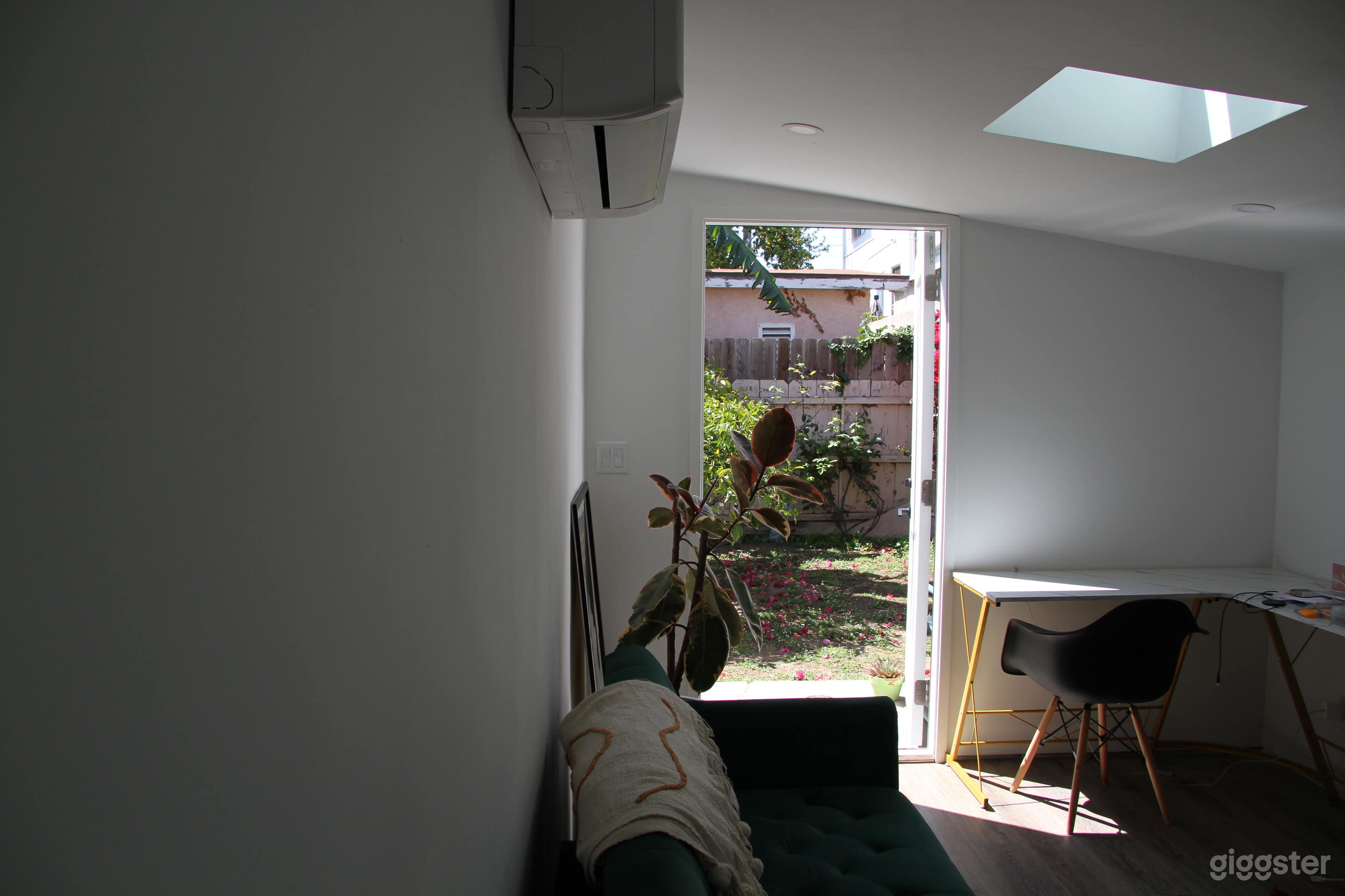 Cute Atwater Backyard and Office / Flex Space! Photo 3