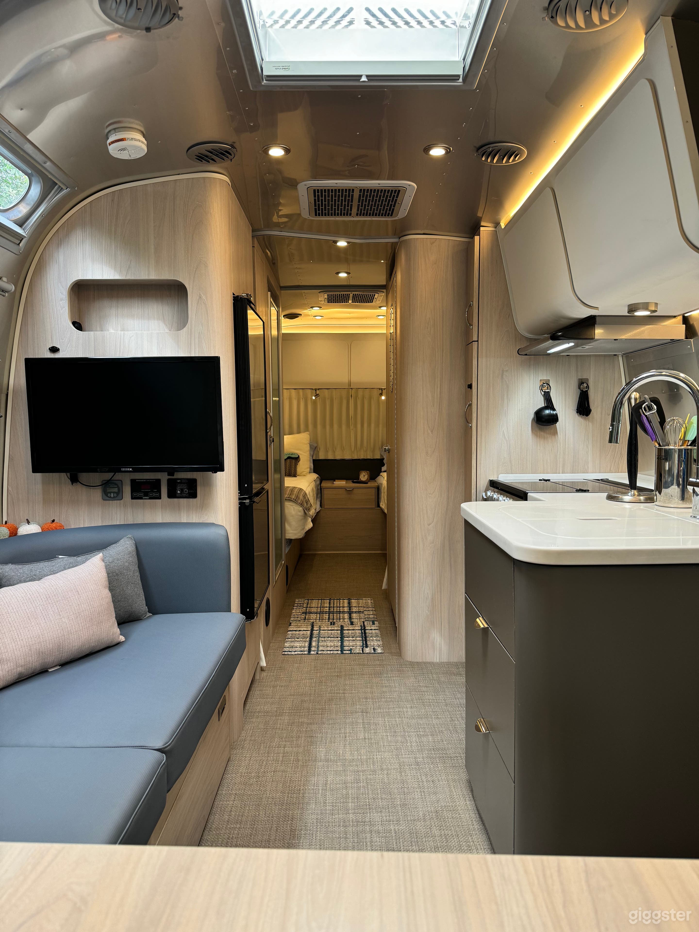 2024 Airstream Globetrotter for Rent- Delivery Available Photo 2