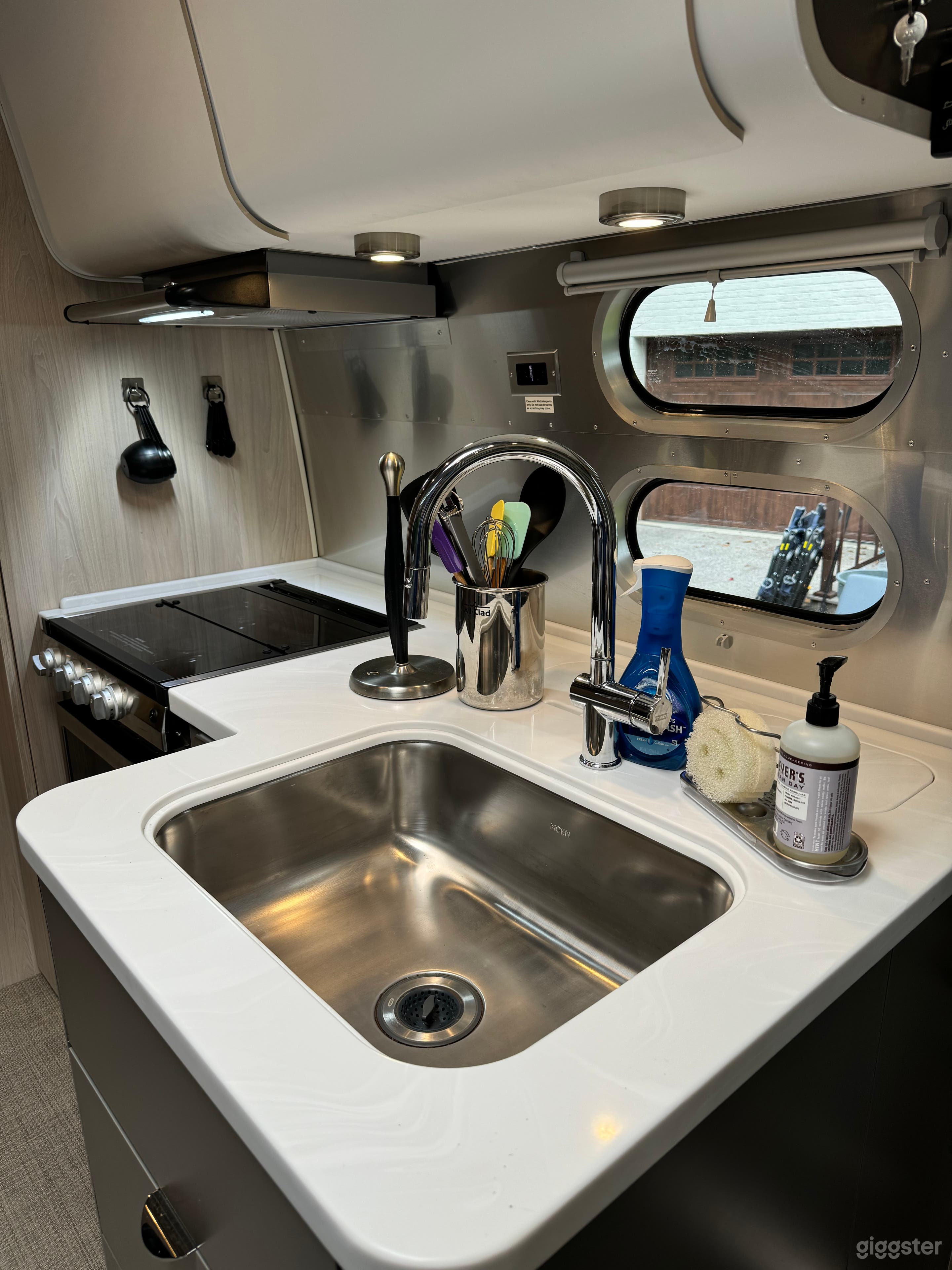 2024 Airstream Globetrotter for Rent- Delivery Available Photo 3
