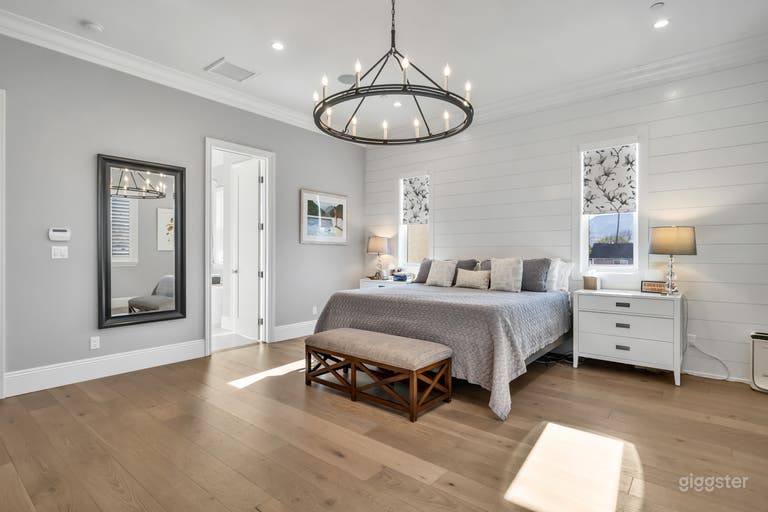  SPACIOUS MODERN FARMHOUSE: BURBANKS PRODUCTION GEM 