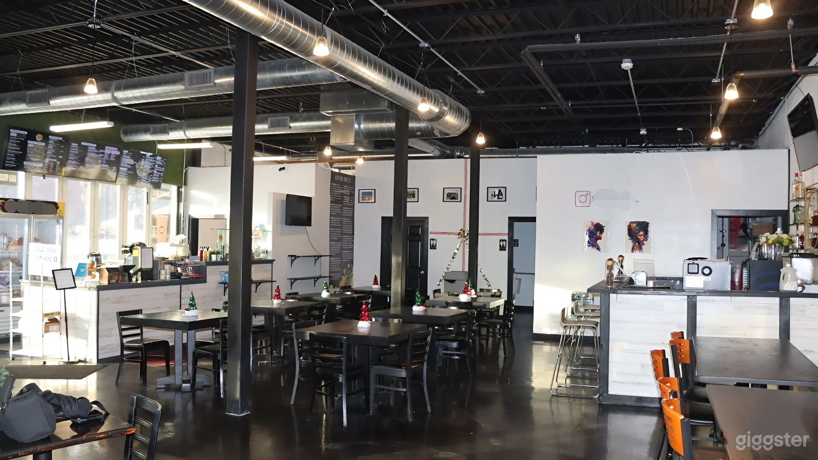 South Loop Smoothie &amp; Full Bar Space with Modern Amenities Photo 3