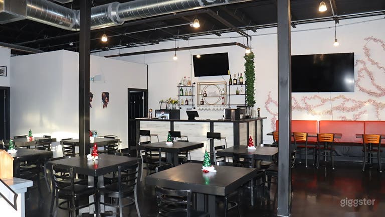  South Loop Smoothie & Full Bar Space with Modern Amenities 