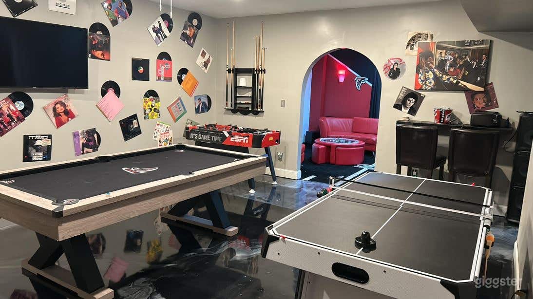 Perfect Basement Game room  Photo 3