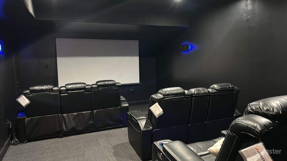 Perfect Basement Game room  Photo 4