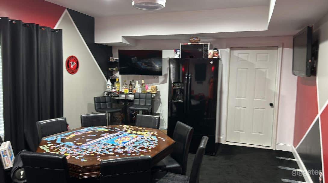 Perfect Basement Game room  Photo 2