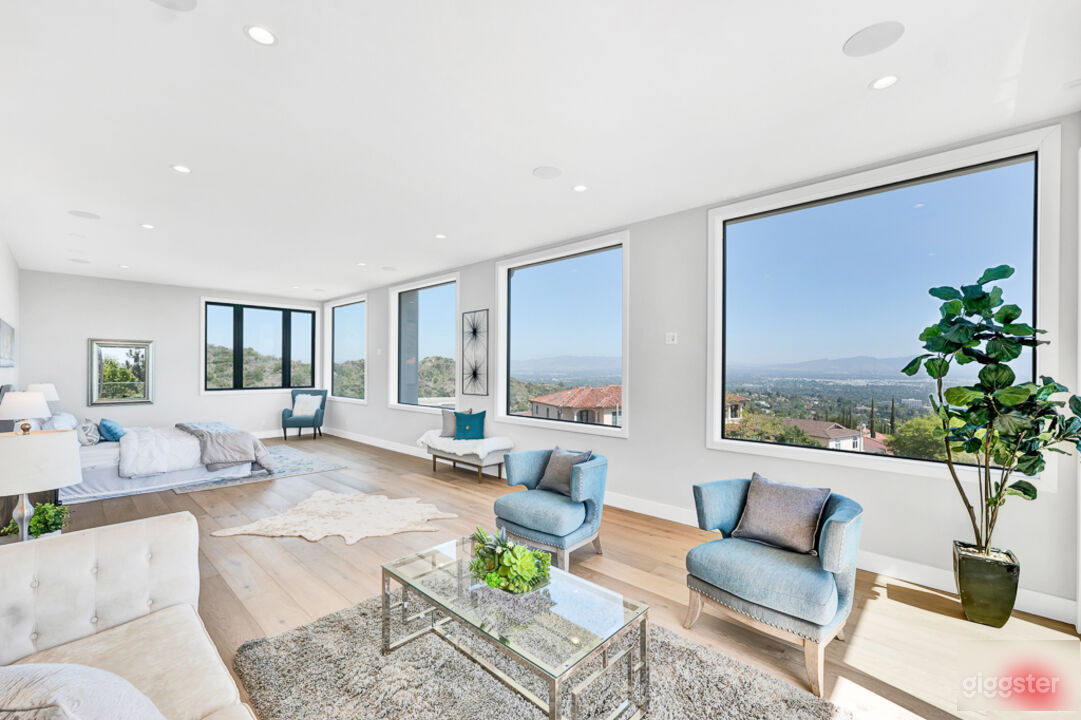 Modern Stunner in the Encino Hills Photo 2