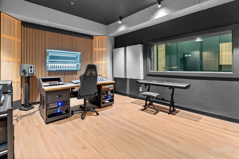  Vibey Podcast & Recording Studio with Pro Audio-Video Setup 