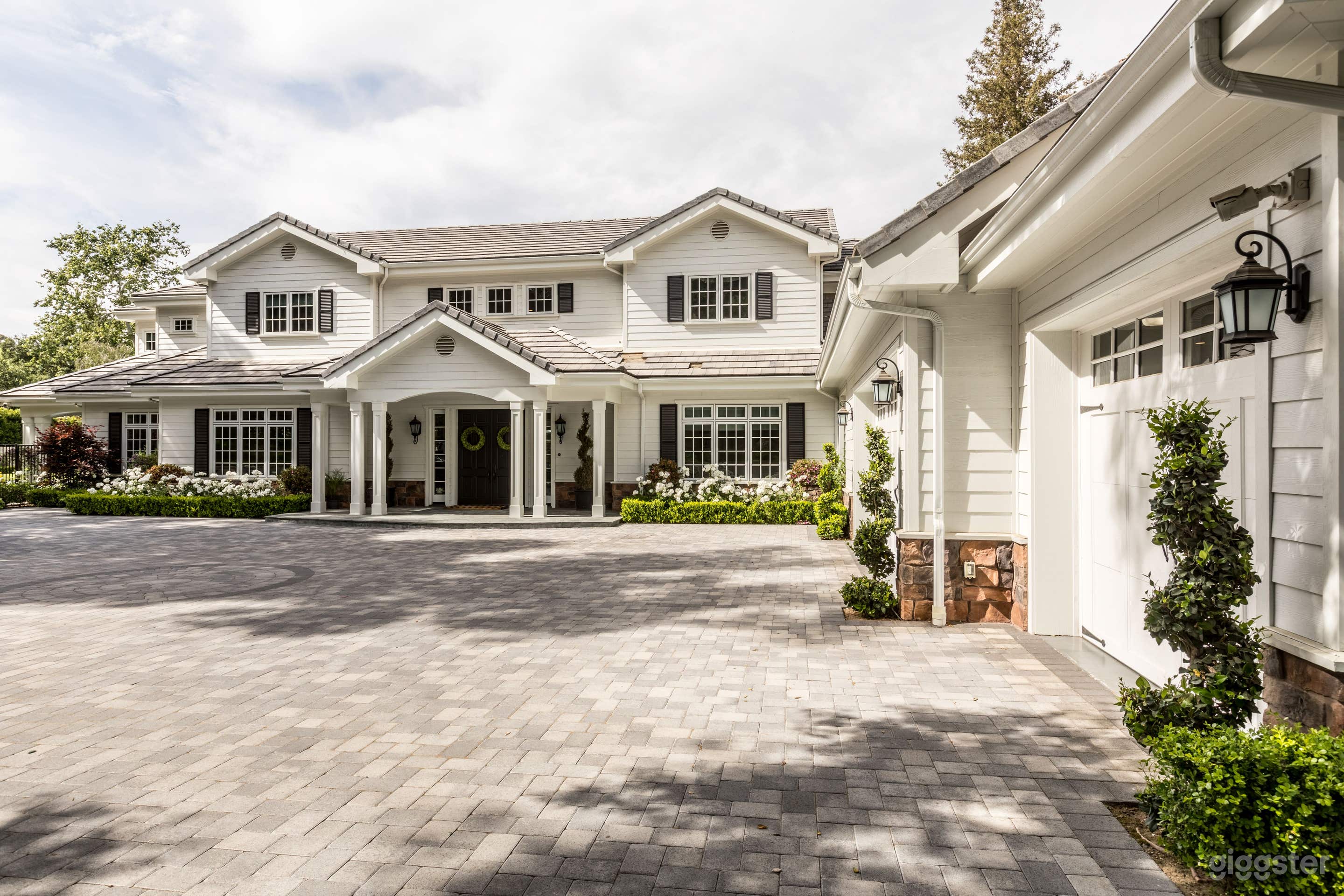 Contemporary Colonial Photo 1