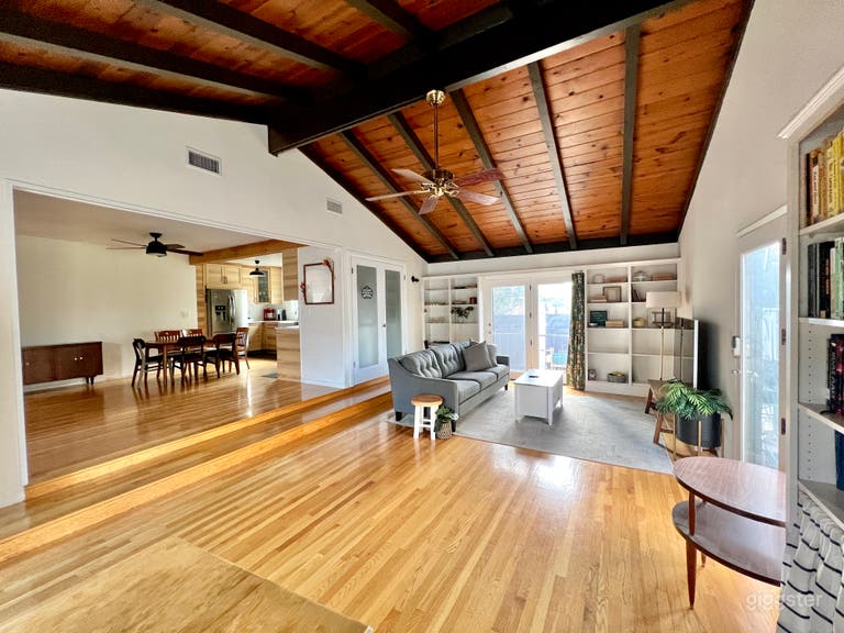  Light-Filled Mid Century Ranch with Vaulted Ceilings & Pool 