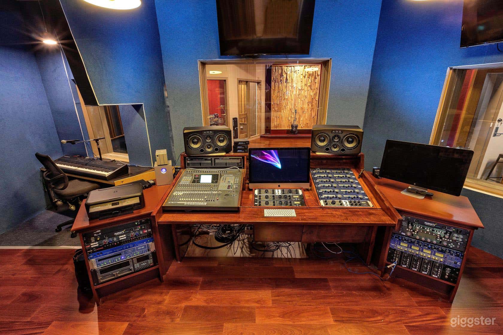 The Studio 1 Photo 2