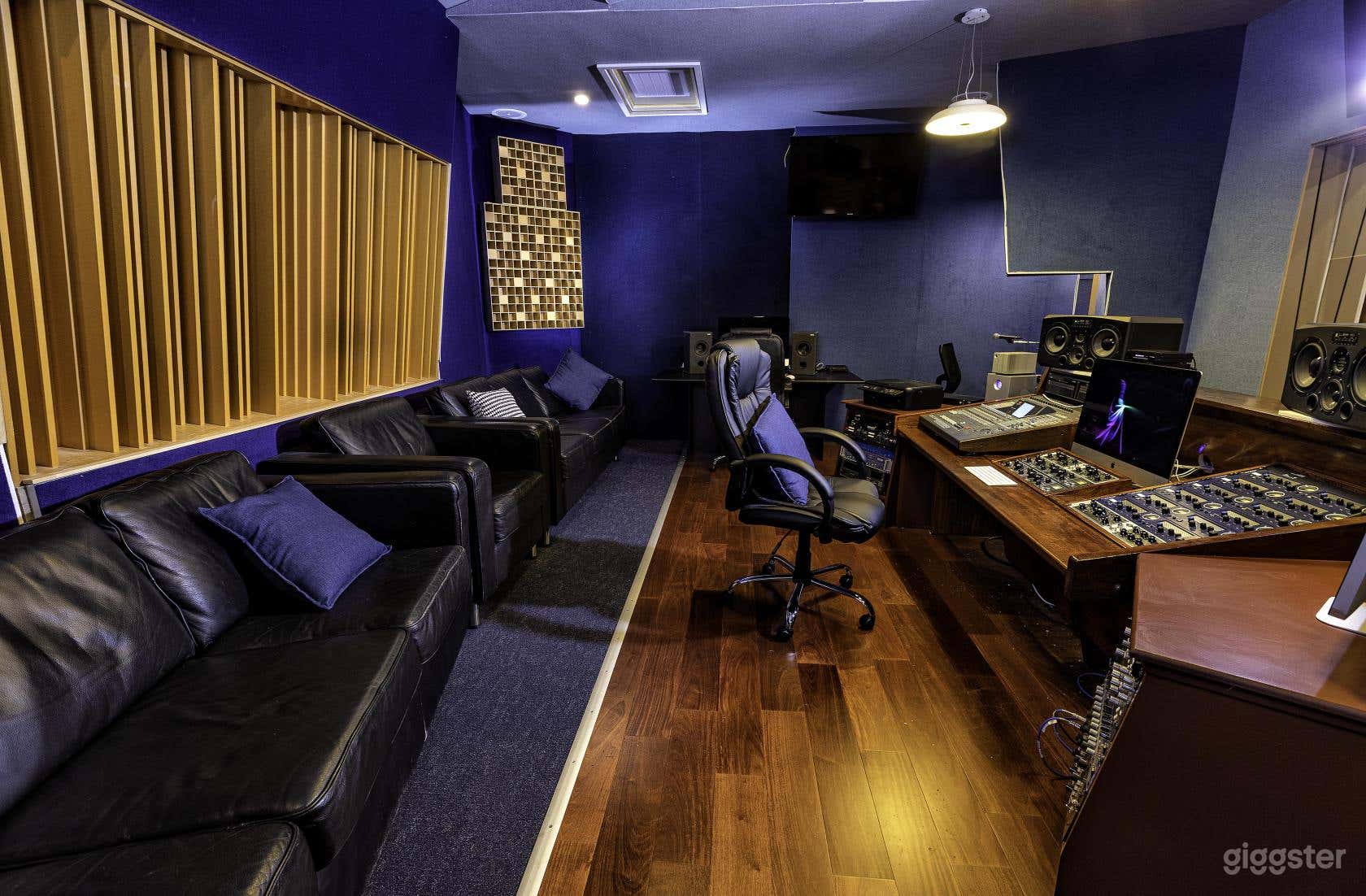 The Studio 1 Photo 3