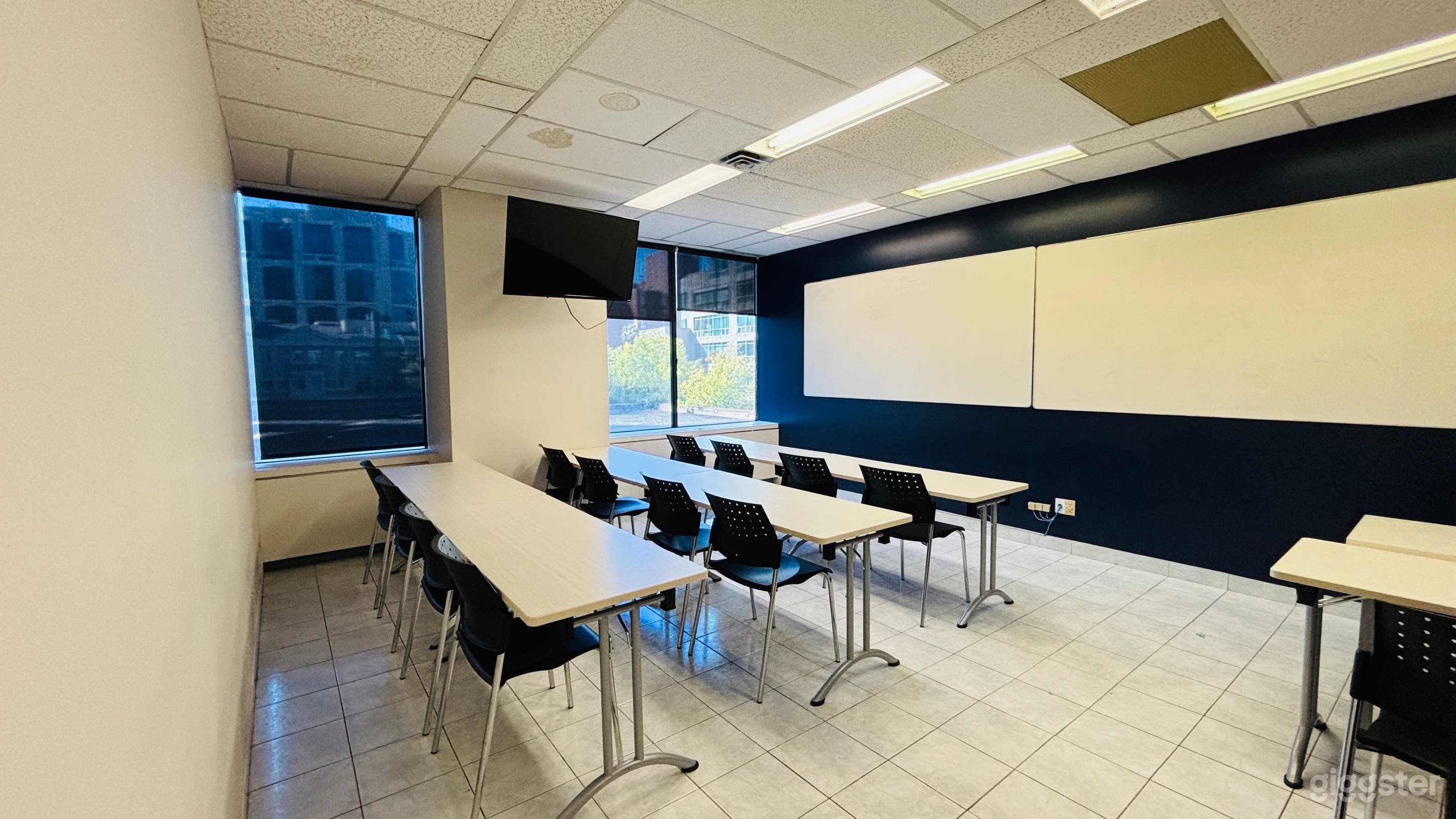 Classroom for teaching/conferences/seminars near TTC station Photo 2