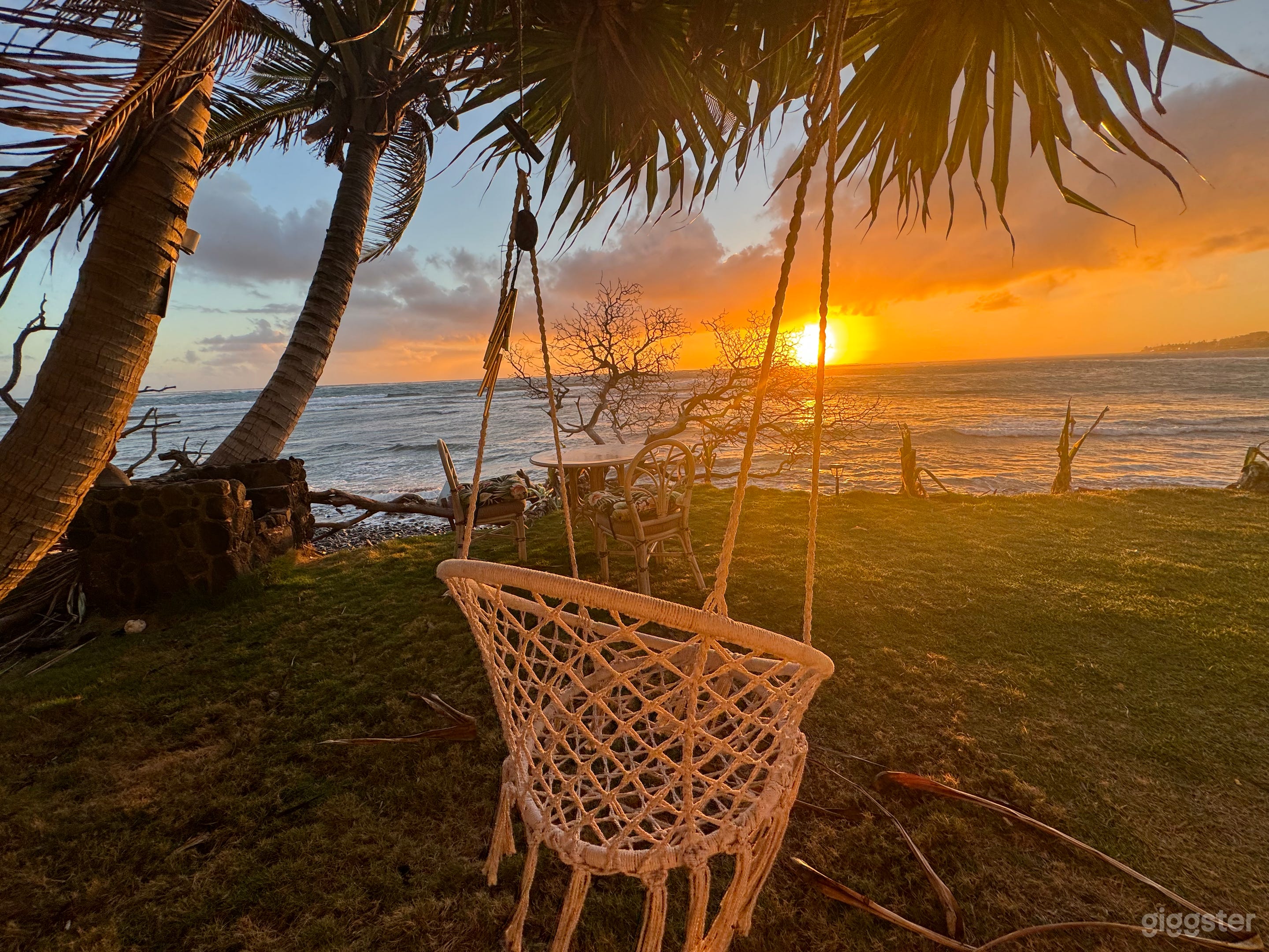 Beach White Villa on a Ocean in Oahu Hawaii Photo 1