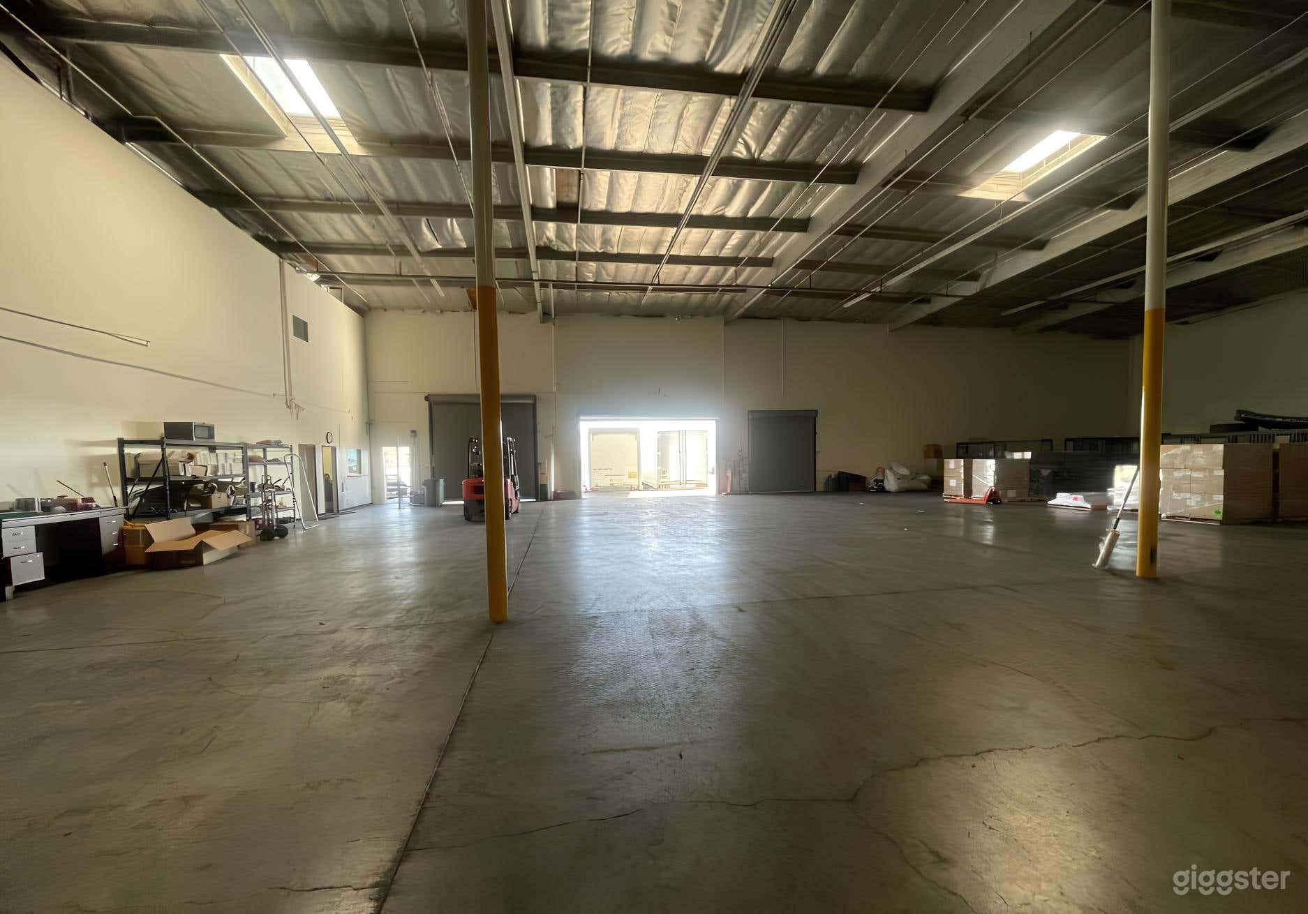 Warehouse with Great Natural Light Photo 1