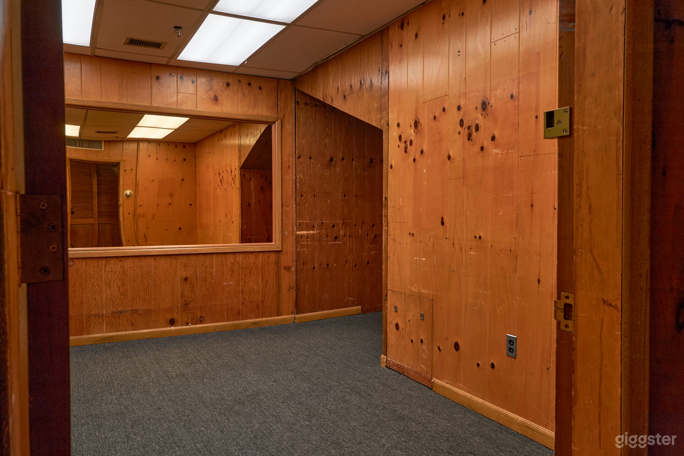Wood-Paneled 70s Room for Shoots + Productions Photo 4