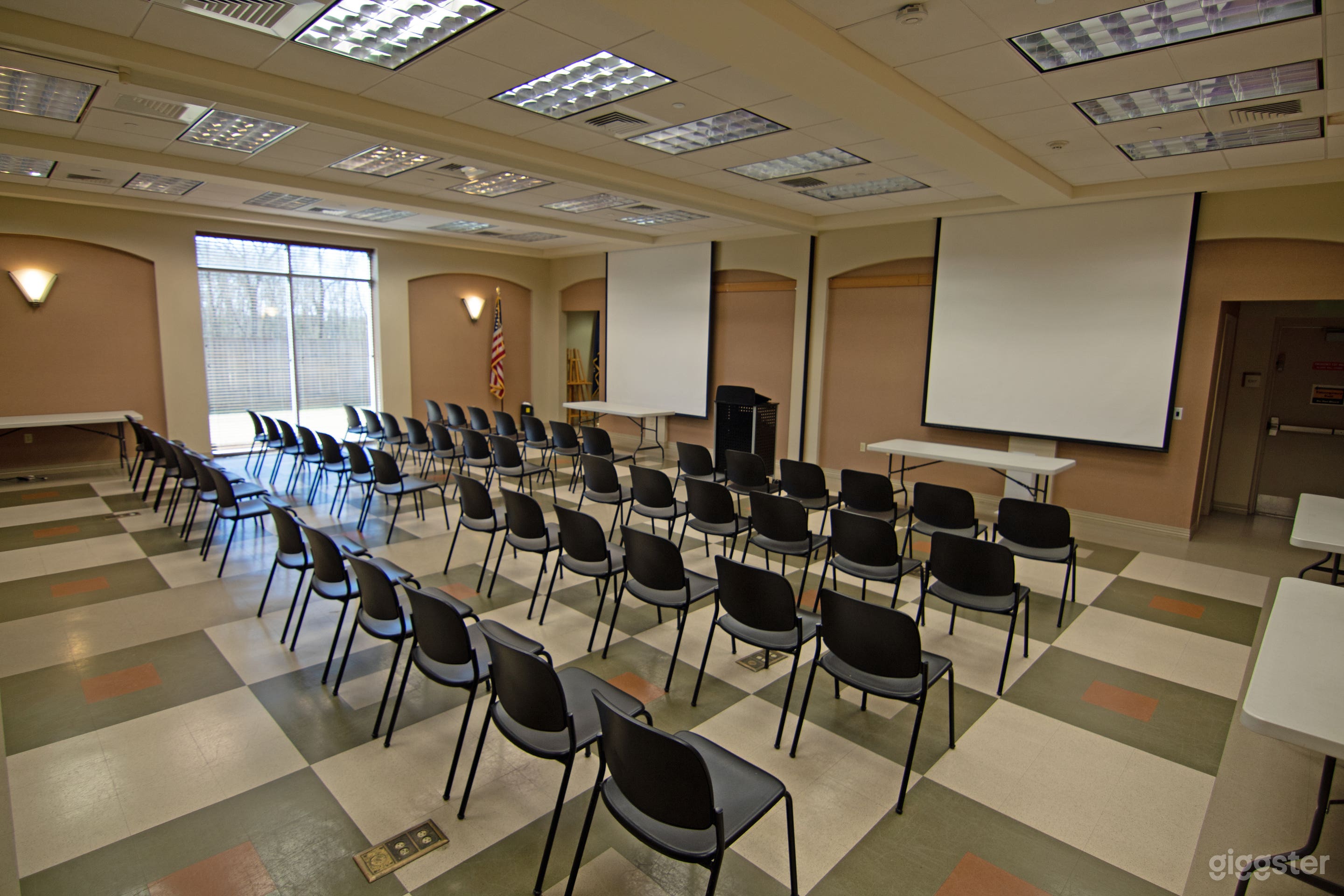 Well-lit Library Meeting Room in Zachary Photo 1