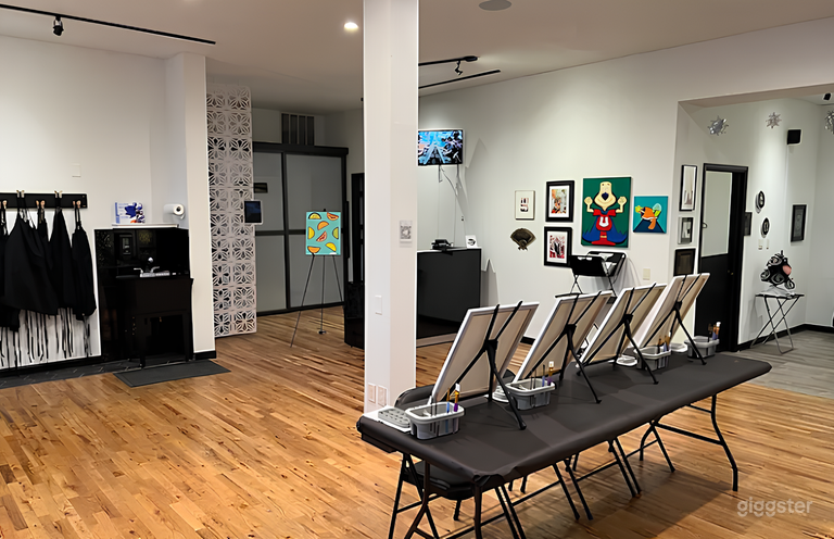  Vibrant Art District Gallery 