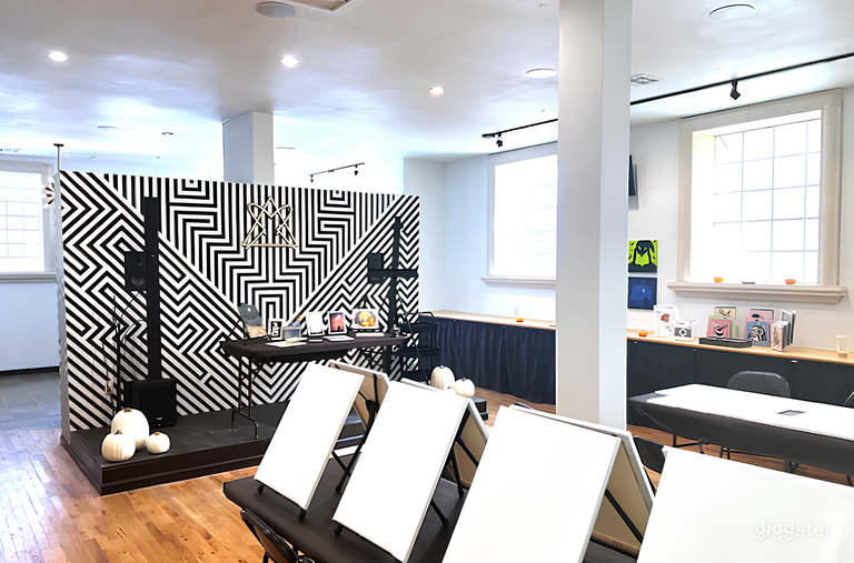  Vibrant Art District Gallery 