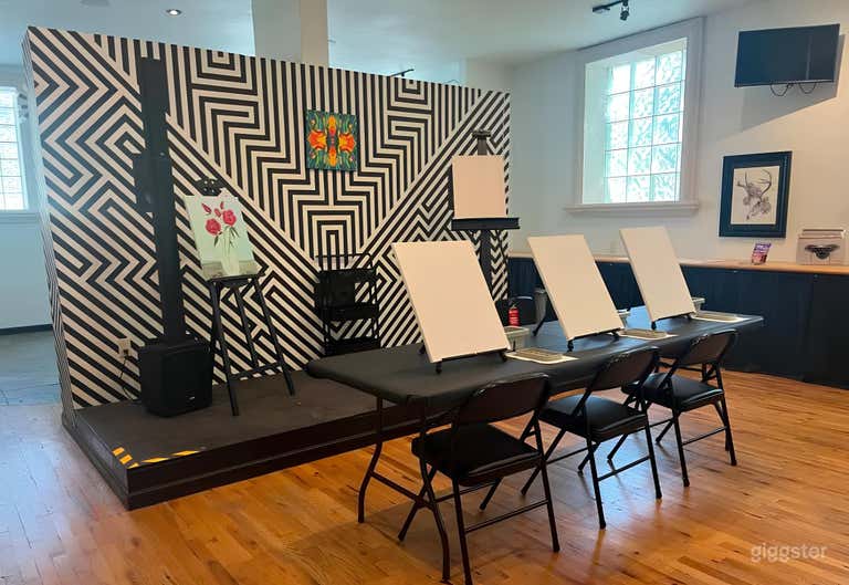  Vibrant Art District Gallery 