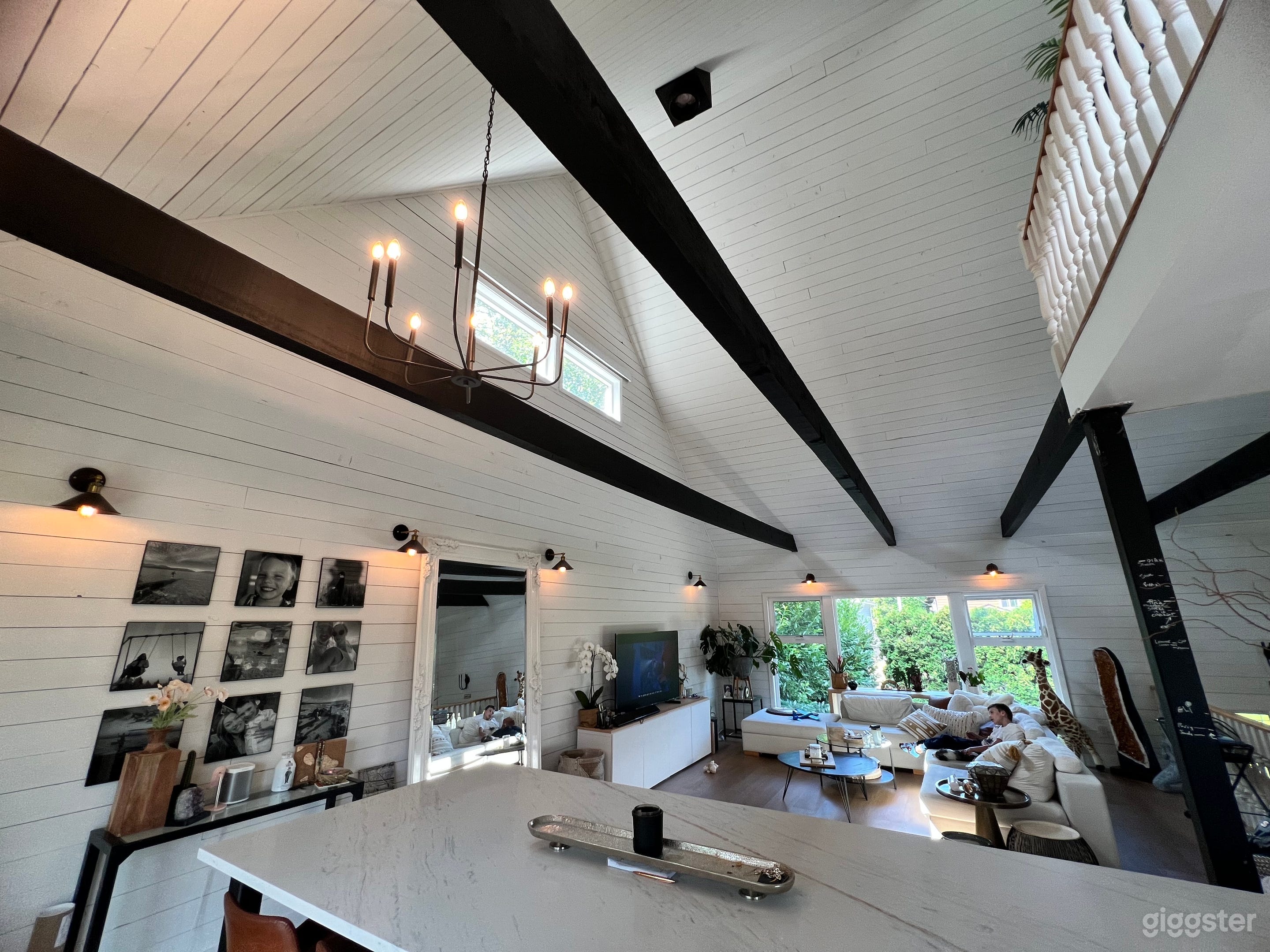 Modern Farmhouse with soundbath loft Photo 4