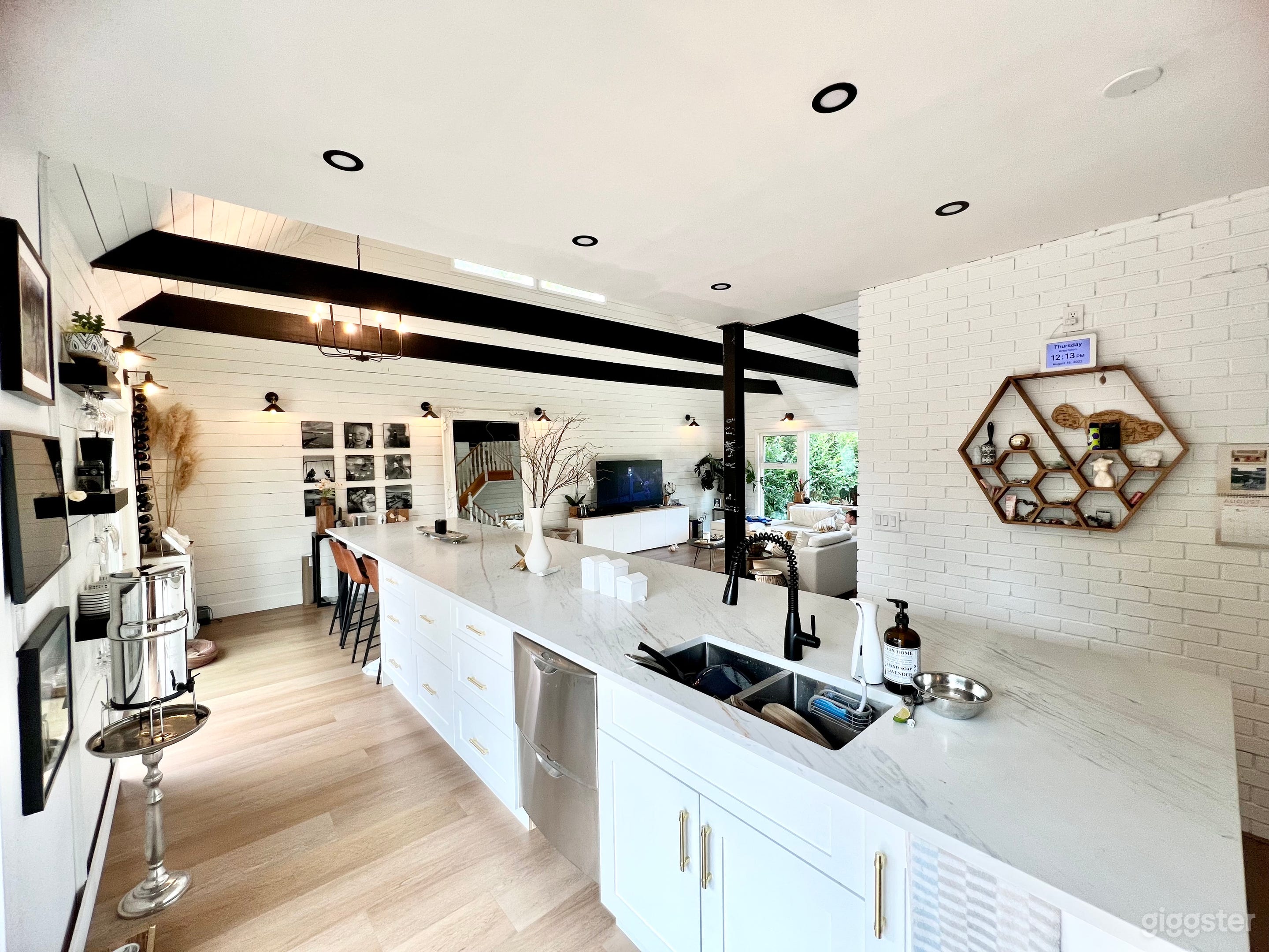 Modern Farmhouse with soundbath loft Photo 3