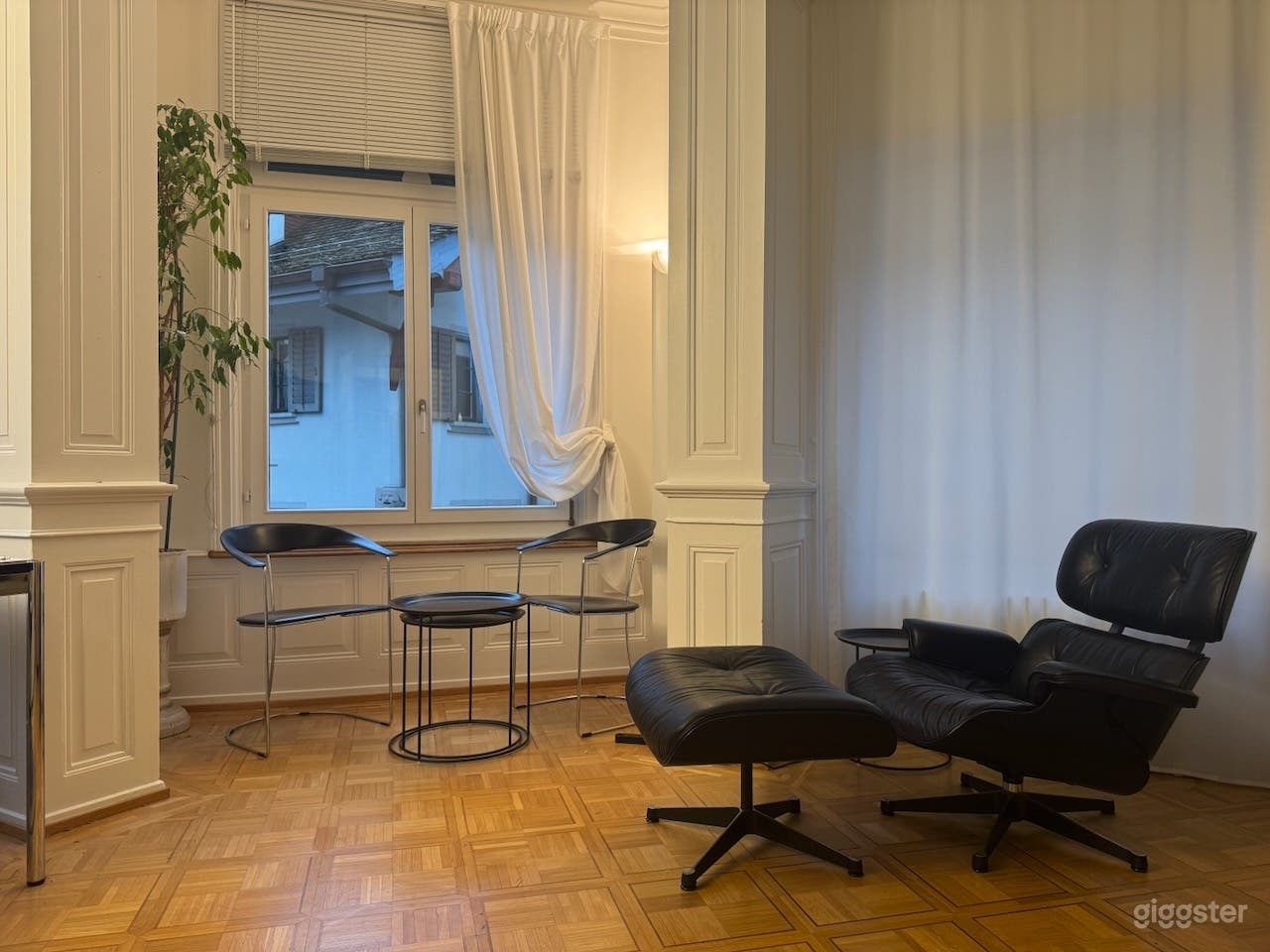 Charming Old Town Apartment with Photogenic Lounge Corner Photo 2
