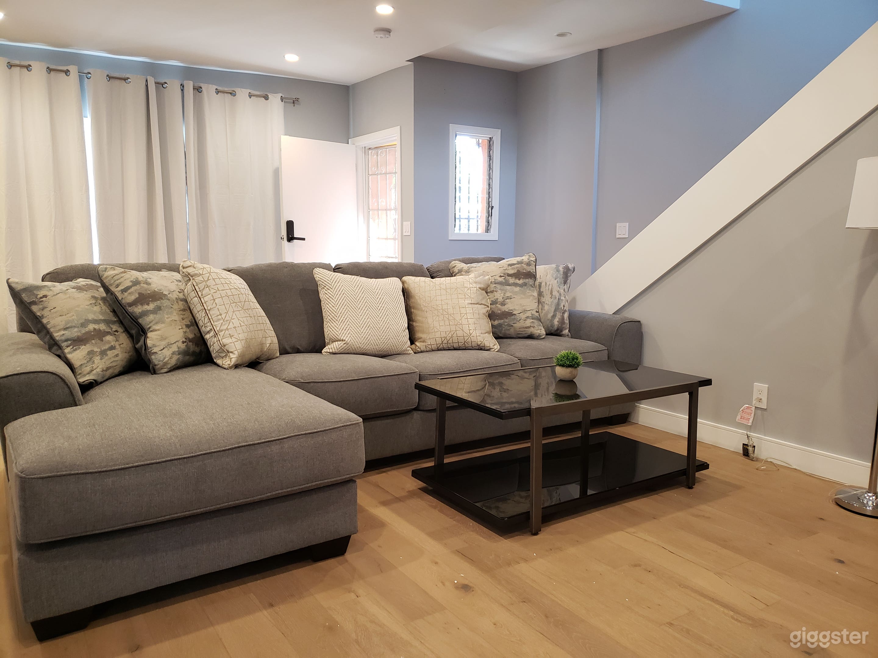 PROMO:Renovated 3 bedrooms on Pico and Robertson!! Photo 1