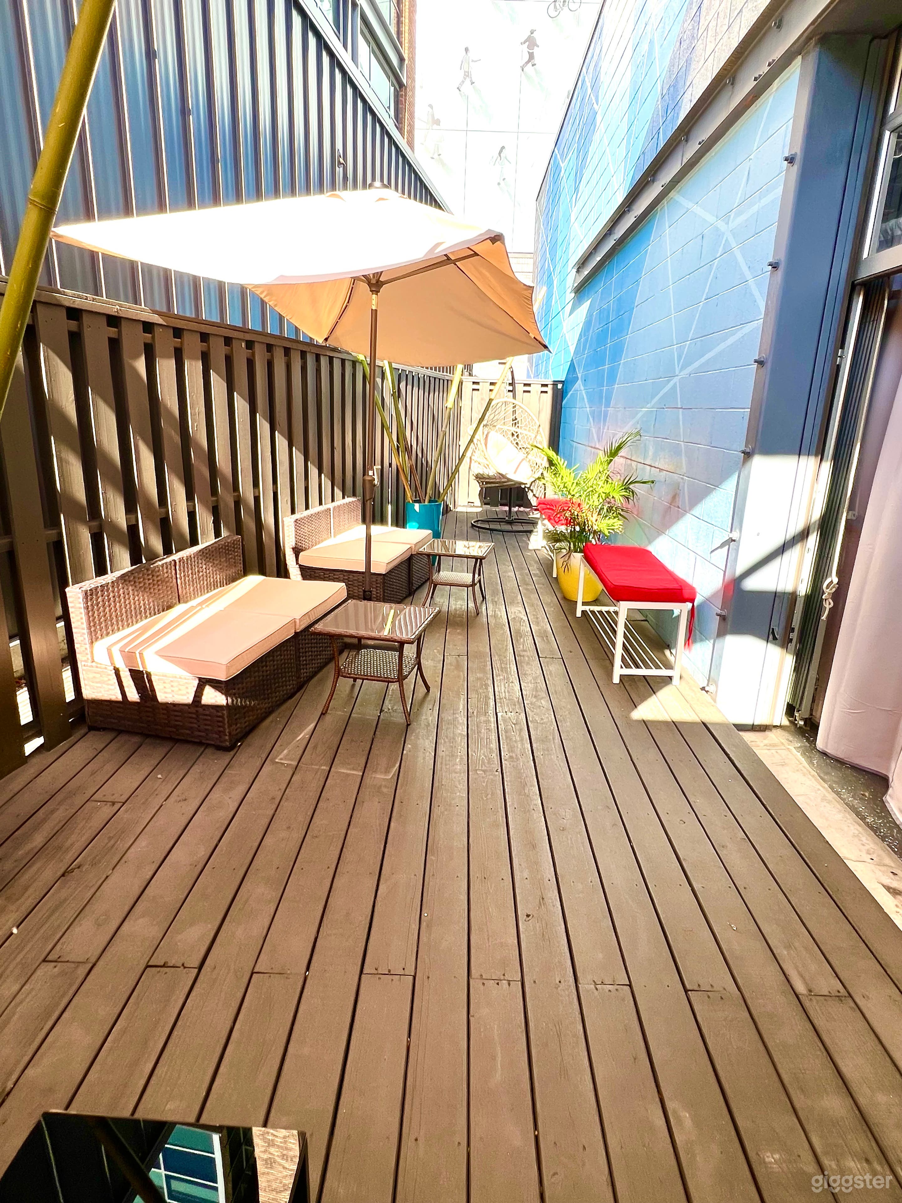 Stylish Fashion Retail & Creative Space Photo 4