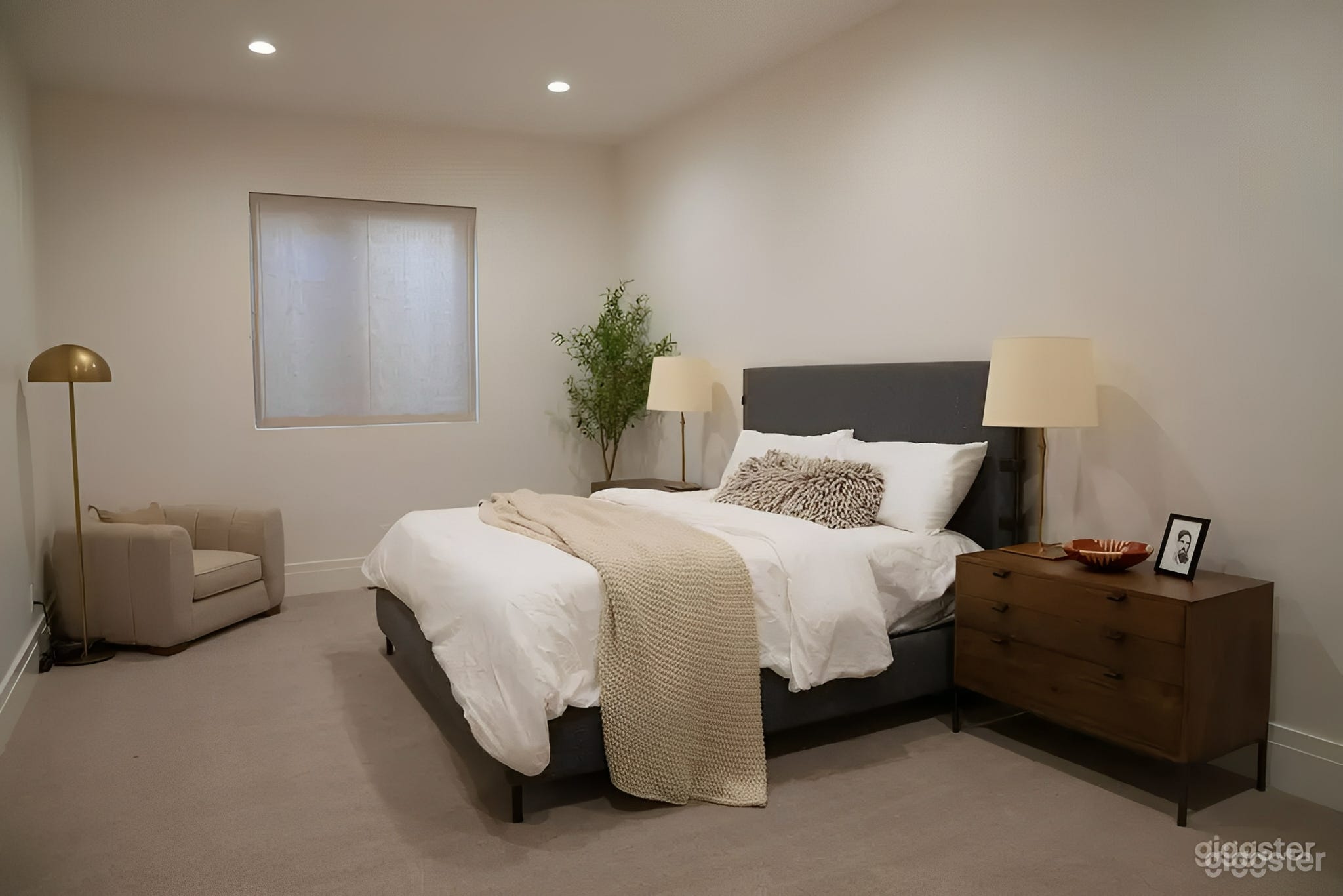 Warm Modern Retreat Photo 2