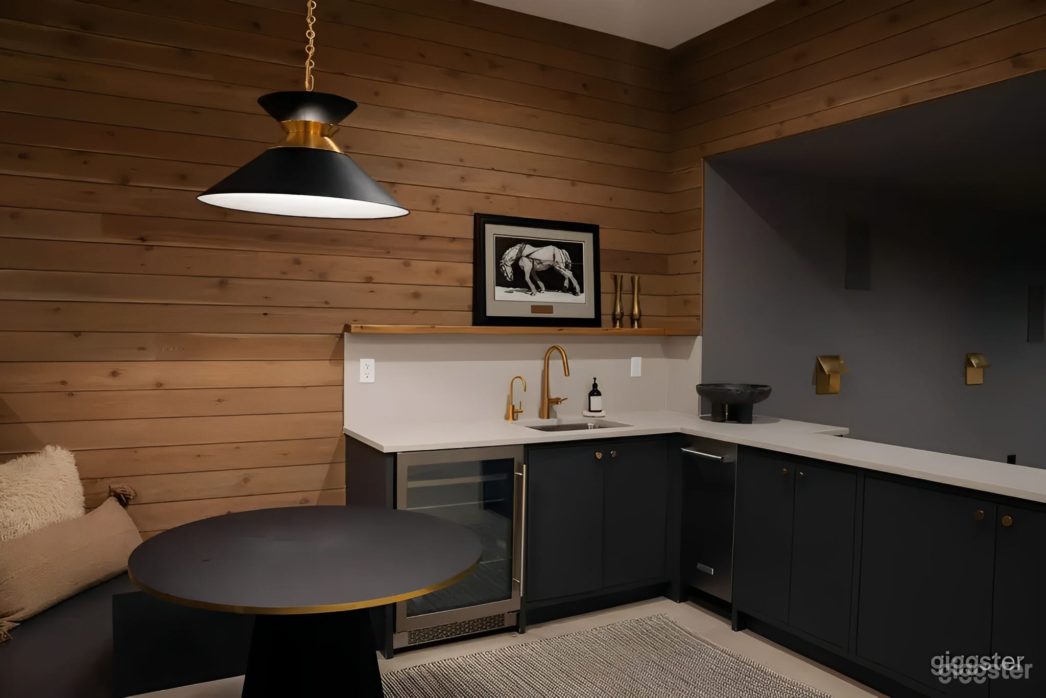 Warm Modern Retreat Photo 4