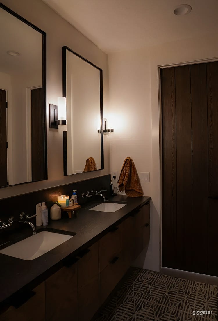 Warm Modern Retreat Photo 3