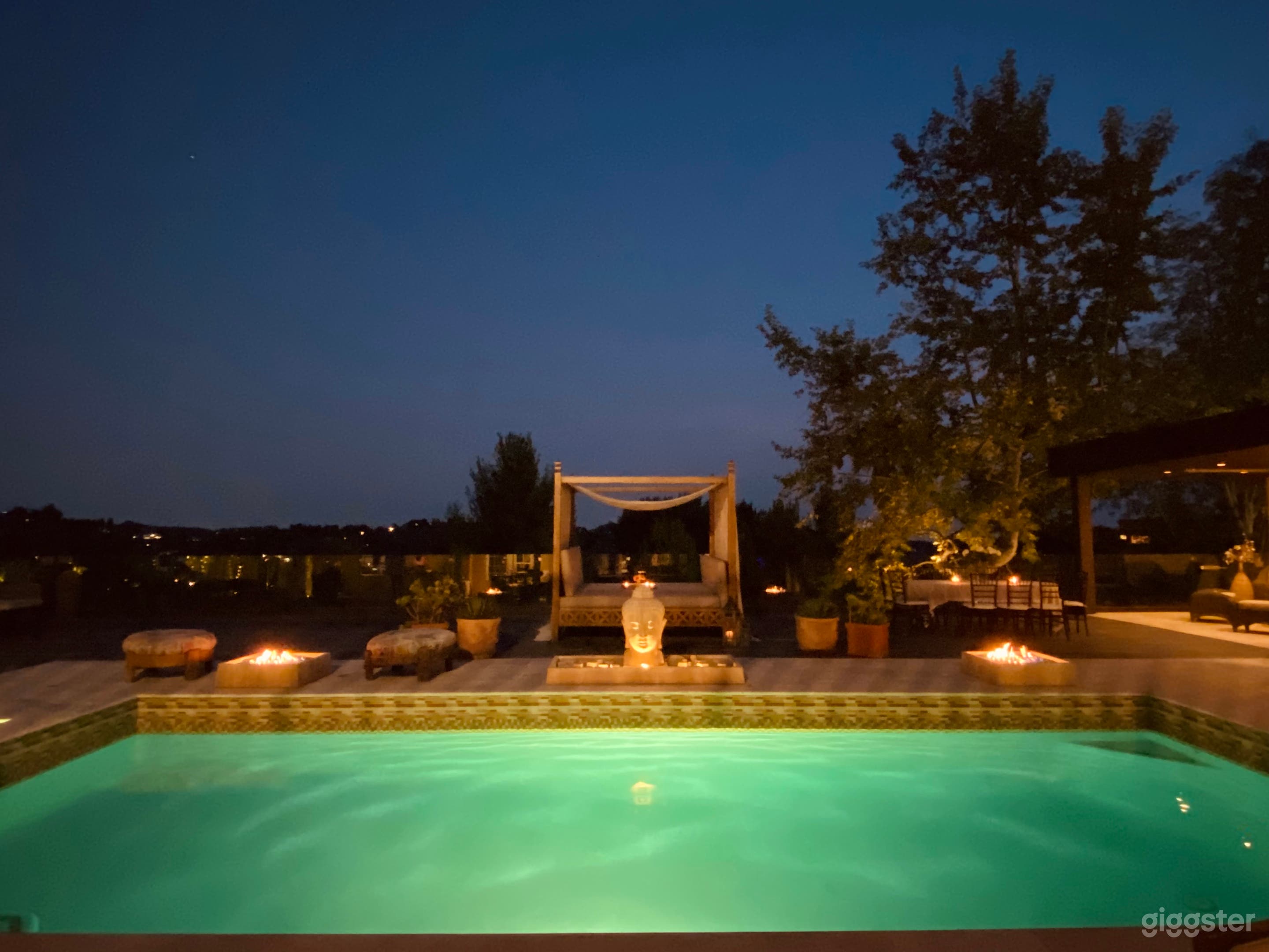 Dreamscape: Backyard with pool and magical view Photo 2