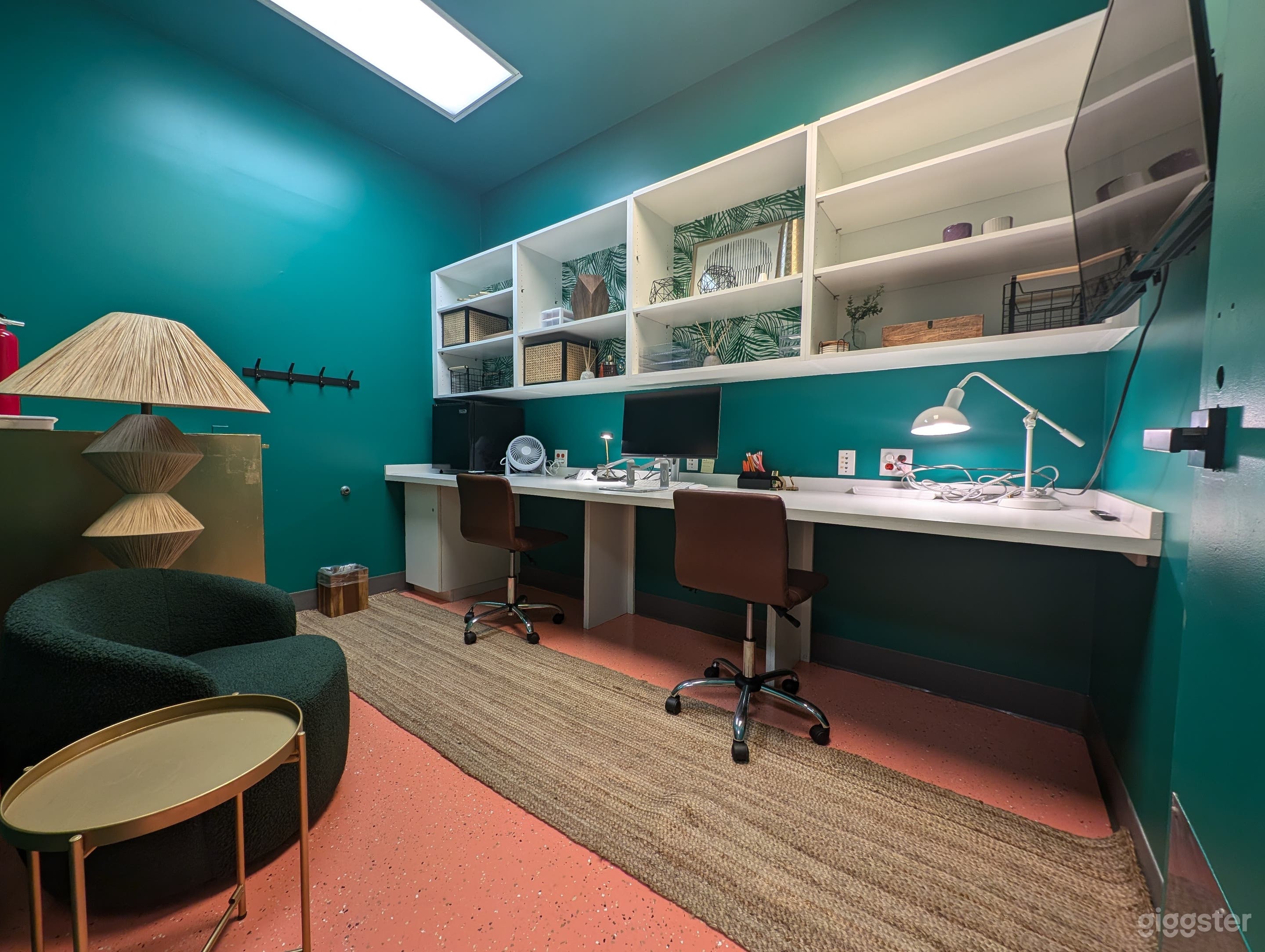 4-Person Conference Room Photo 3