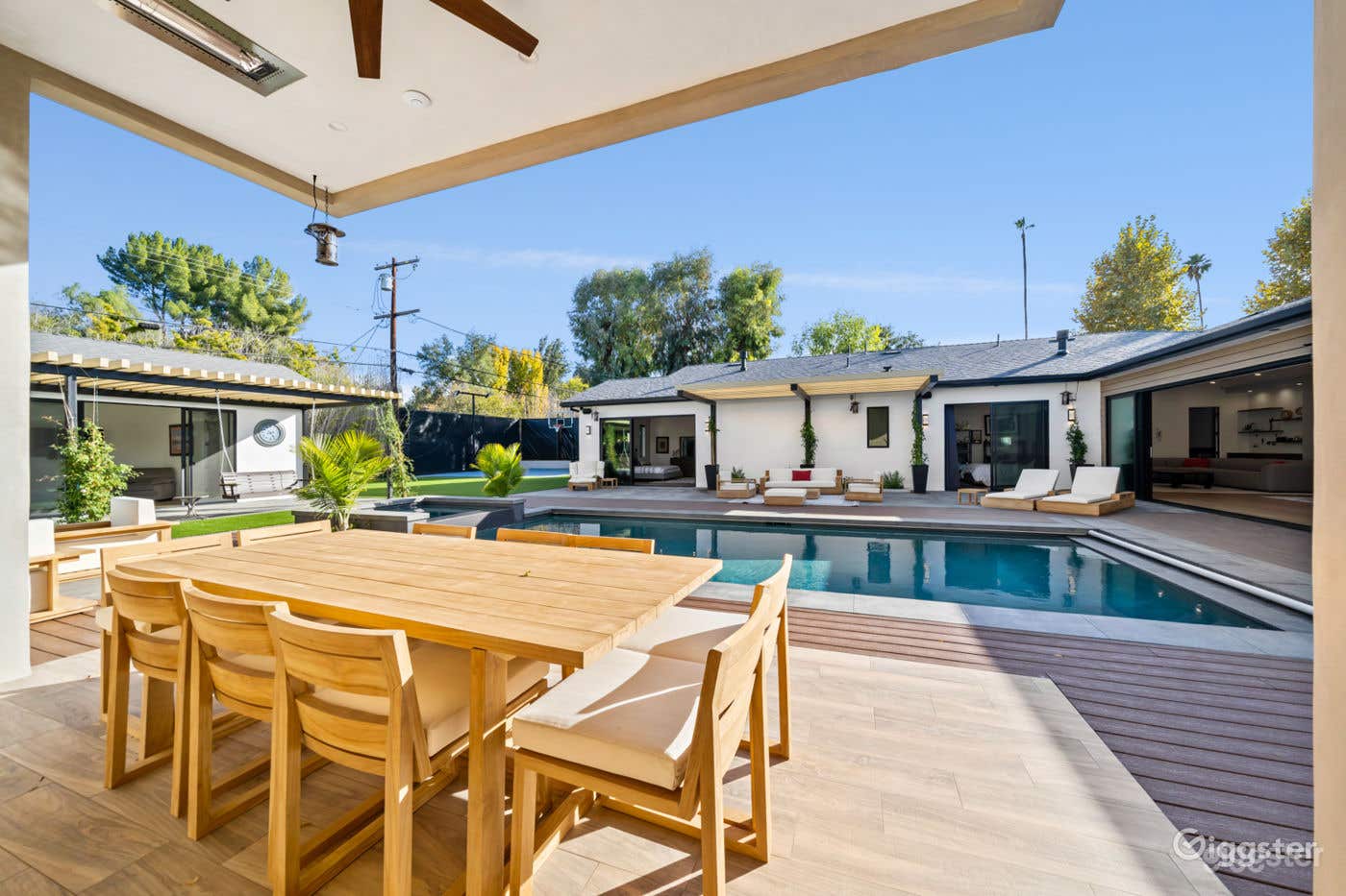 LUXURIOUS MODERN FARMHOUSE IN WOODLAND HILLS/POOL Photo 4