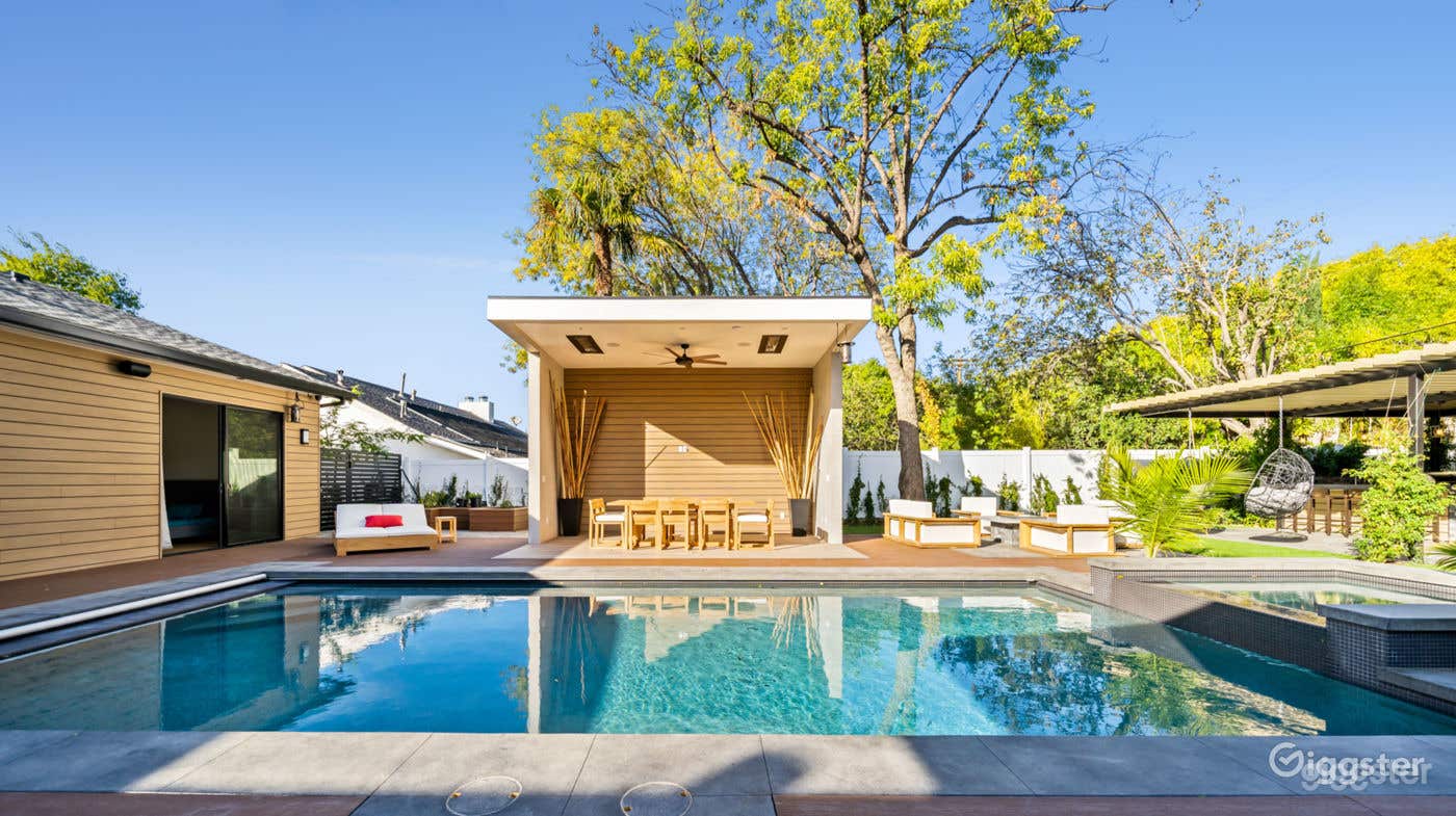LUXURIOUS MODERN FARMHOUSE IN WOODLAND HILLS/POOL Photo 3