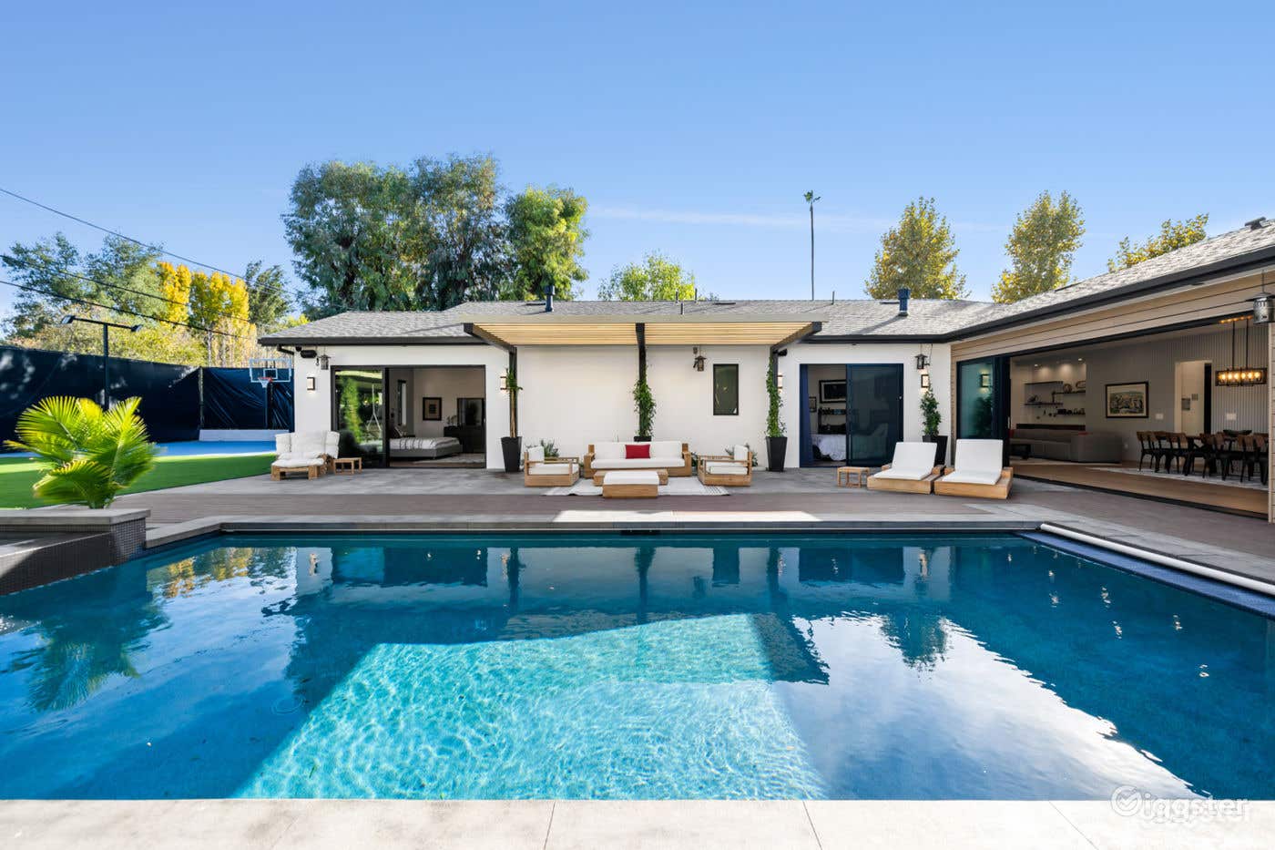 LUXURIOUS MODERN FARMHOUSE IN WOODLAND HILLS/POOL Photo 2