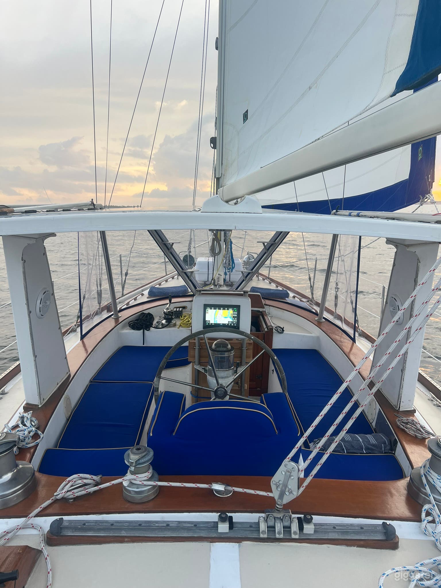 Luxury Sailboat in Kemah (Houston) - perfect for small group Photo 3