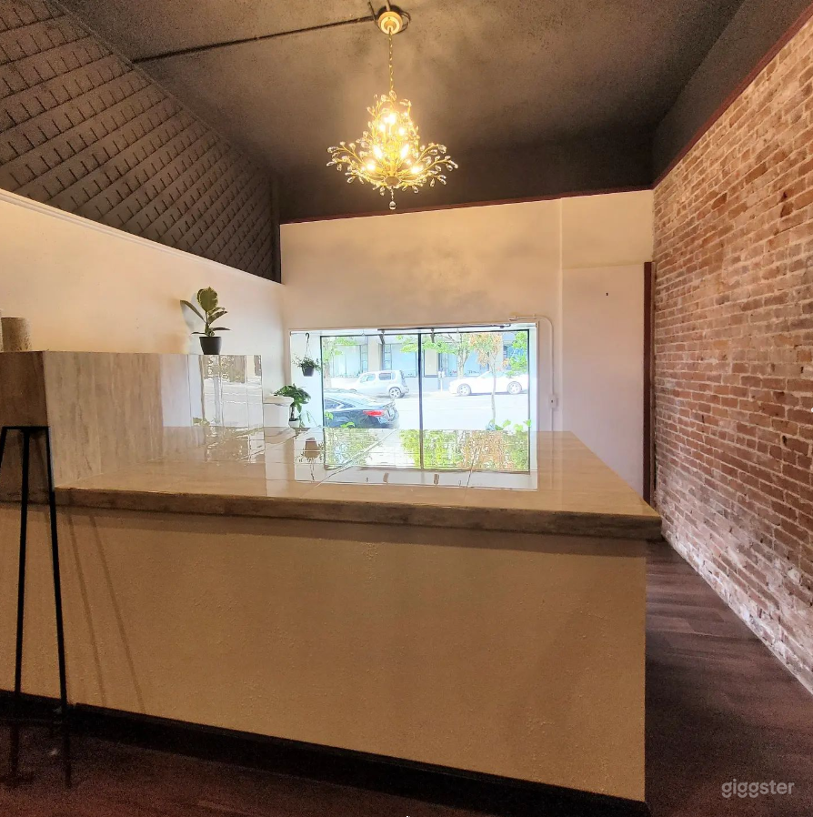 Our tile peninsula area, great for food, desserts, drinks or gift area 