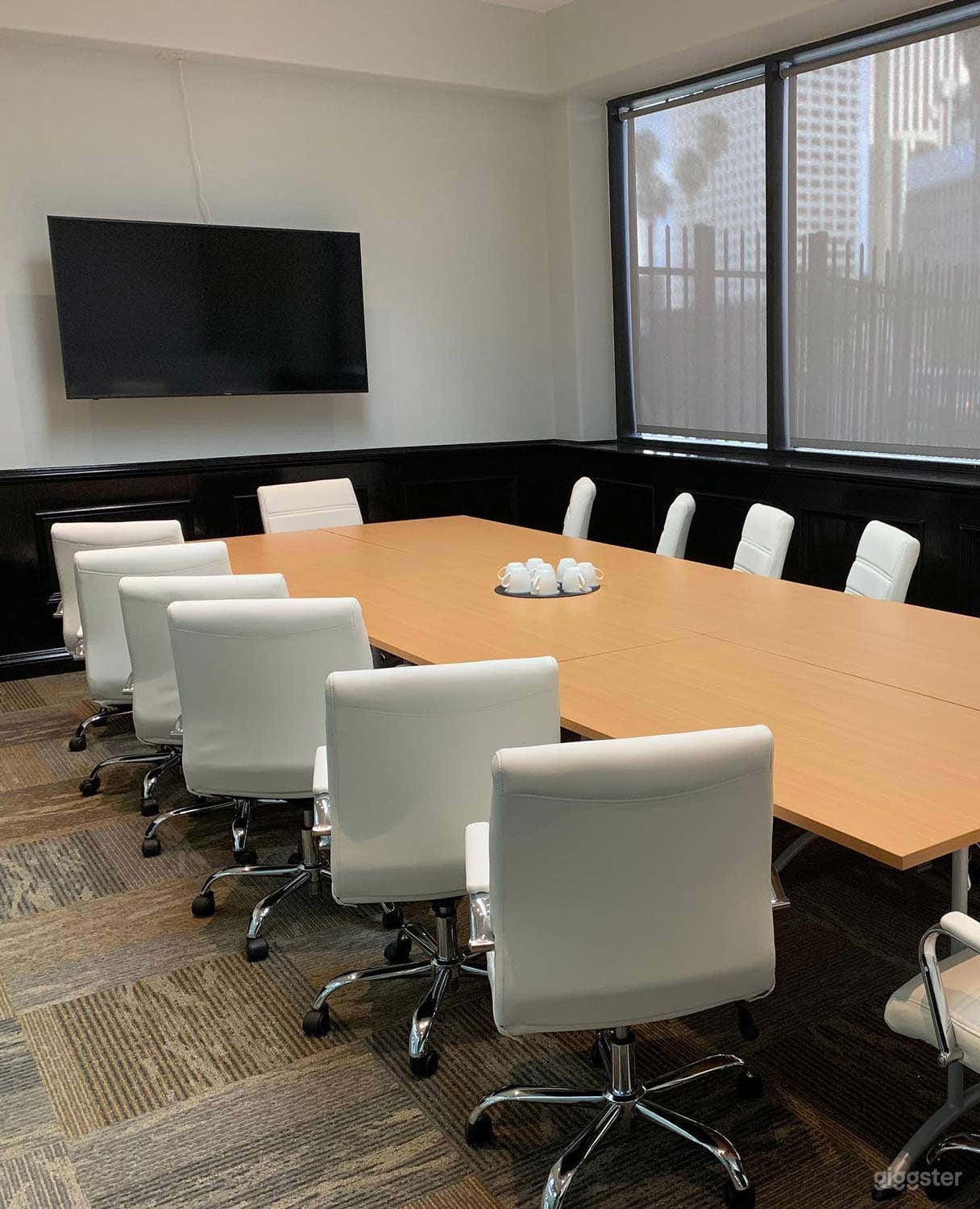 Spacious Executive Boardroom in Los Angeles Photo 3