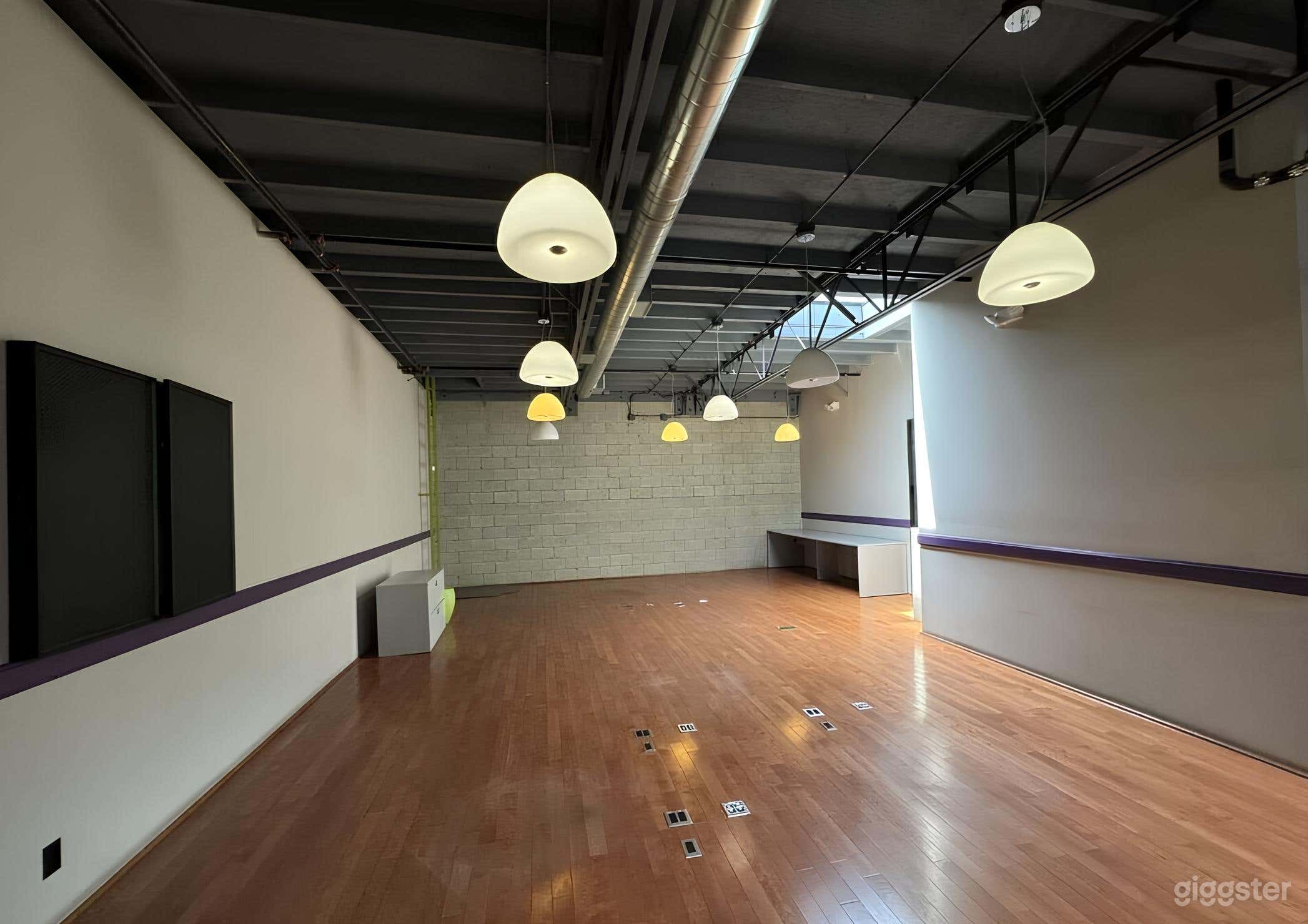 Versatile Space Perfect for Building Custom Sets Photo 1