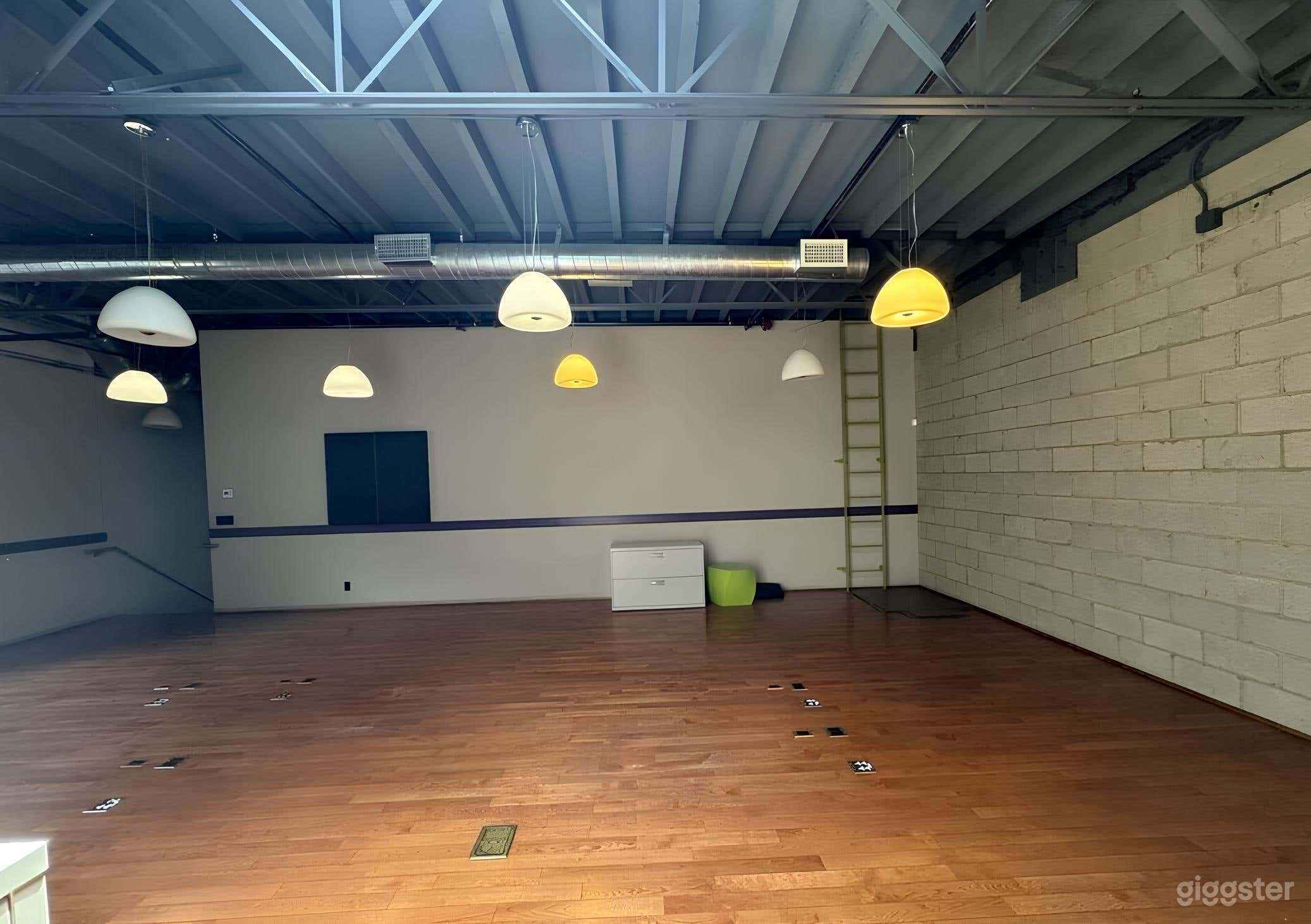 Versatile Space Perfect for Building Custom Sets Photo 3