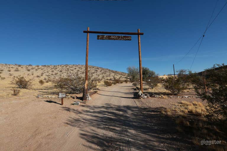 Joshua Tree Private Pueblo Retreat with Views! 