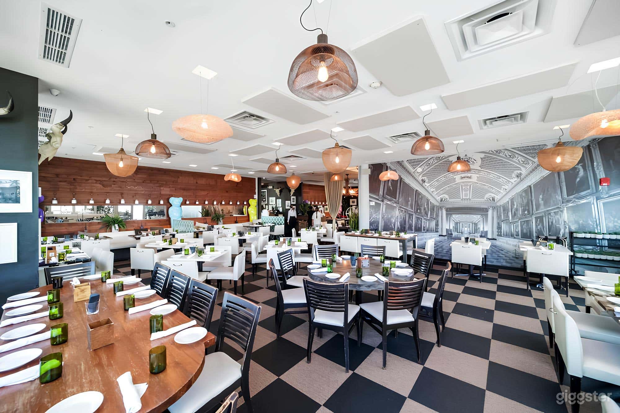 Majestic Main Dining Room Photo 4