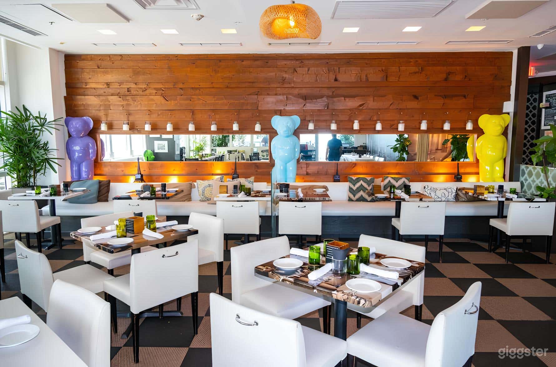 Majestic Main Dining Room Photo 1