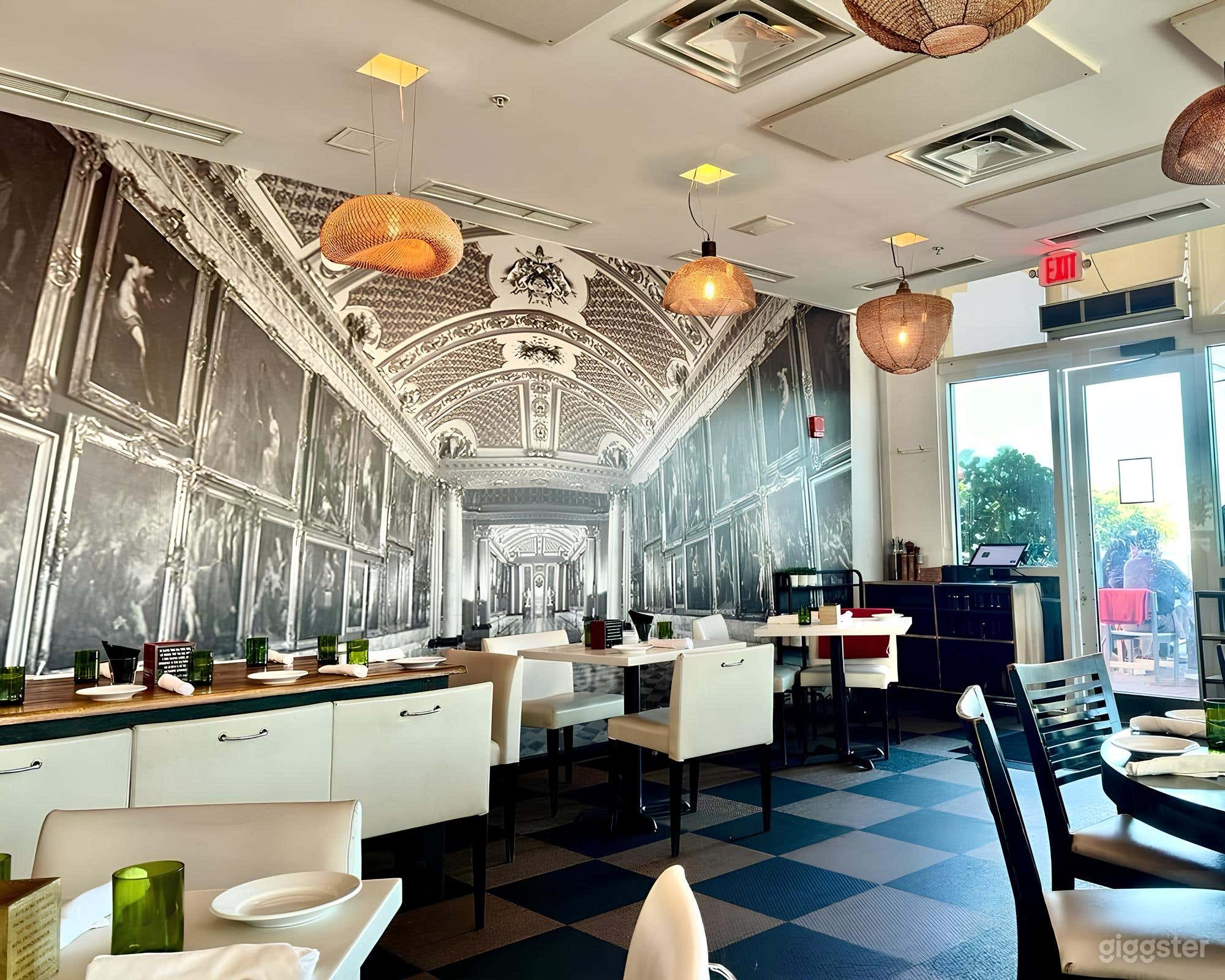 Majestic Main Dining Room Photo 3