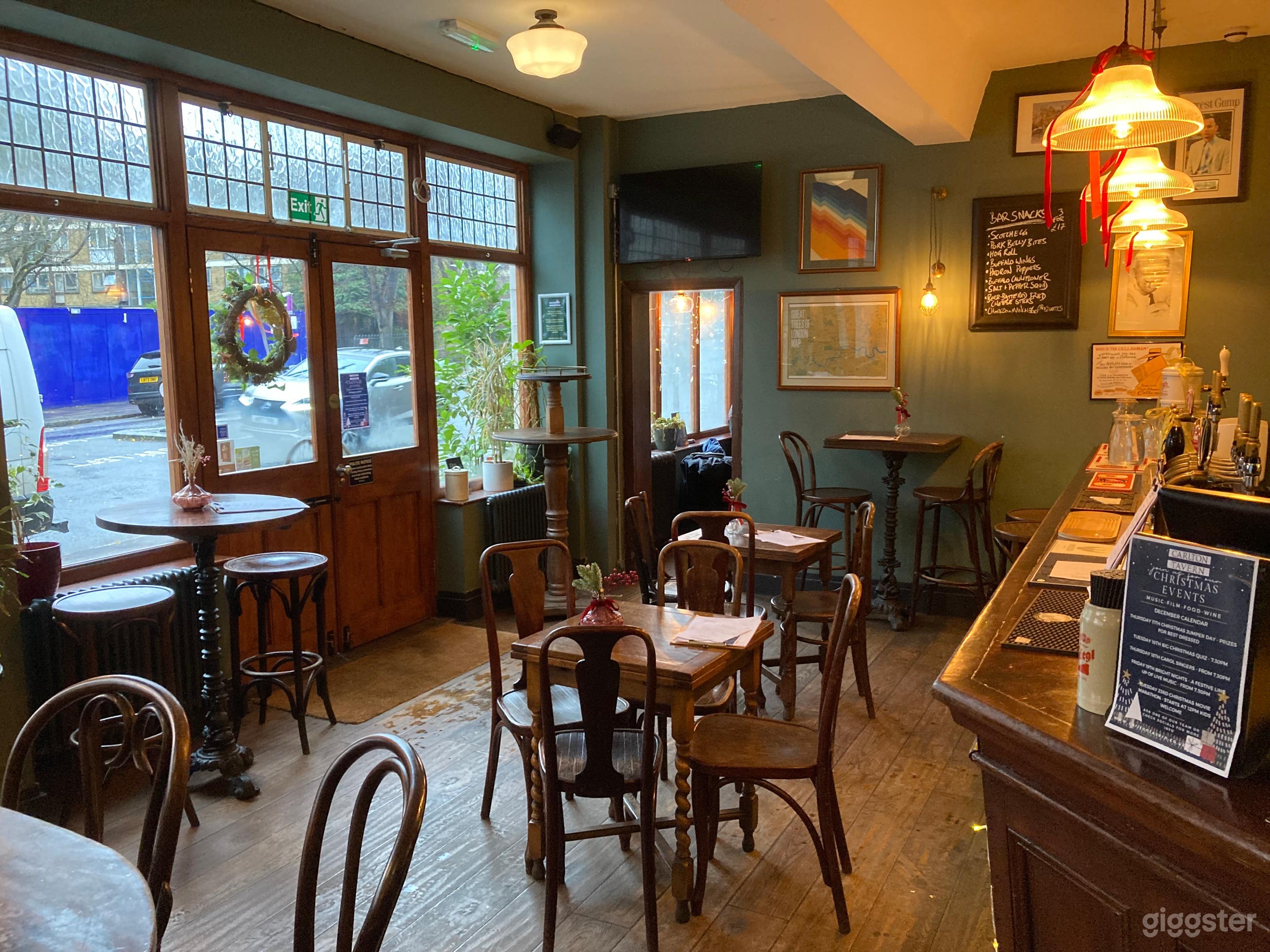 Traditional London Pub 1920s Photo 4