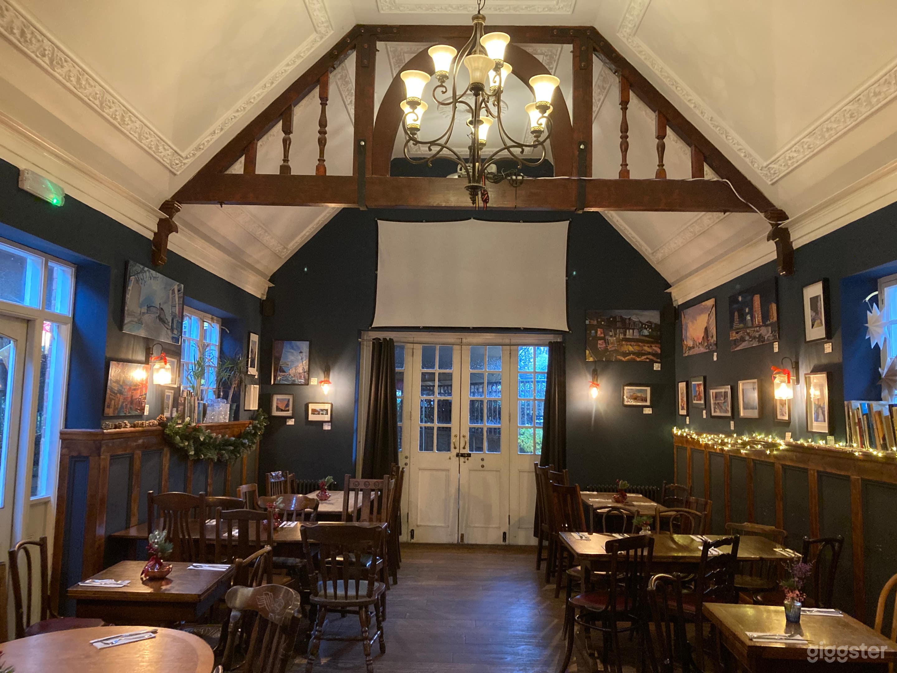 Traditional London Pub 1920s Photo 1