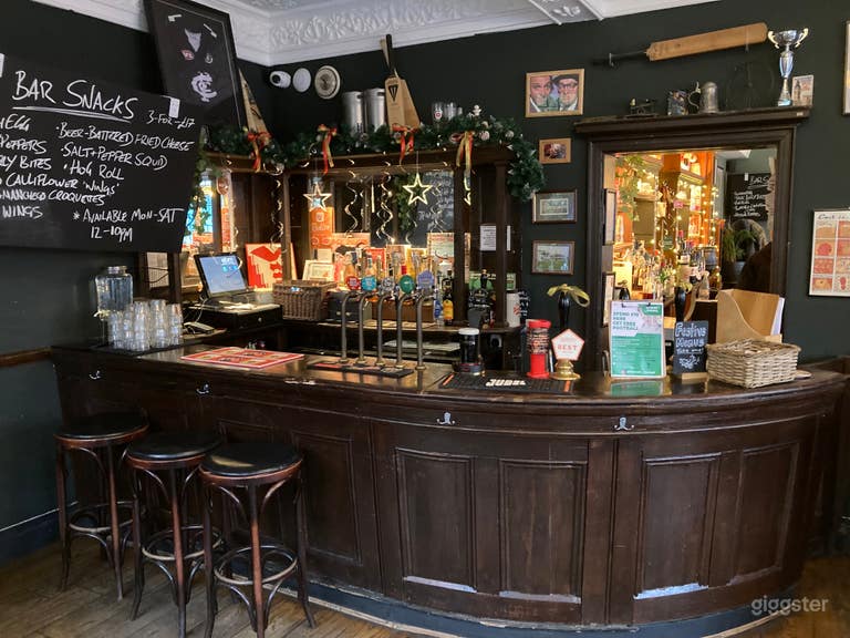  Traditional London Pub 1920s 