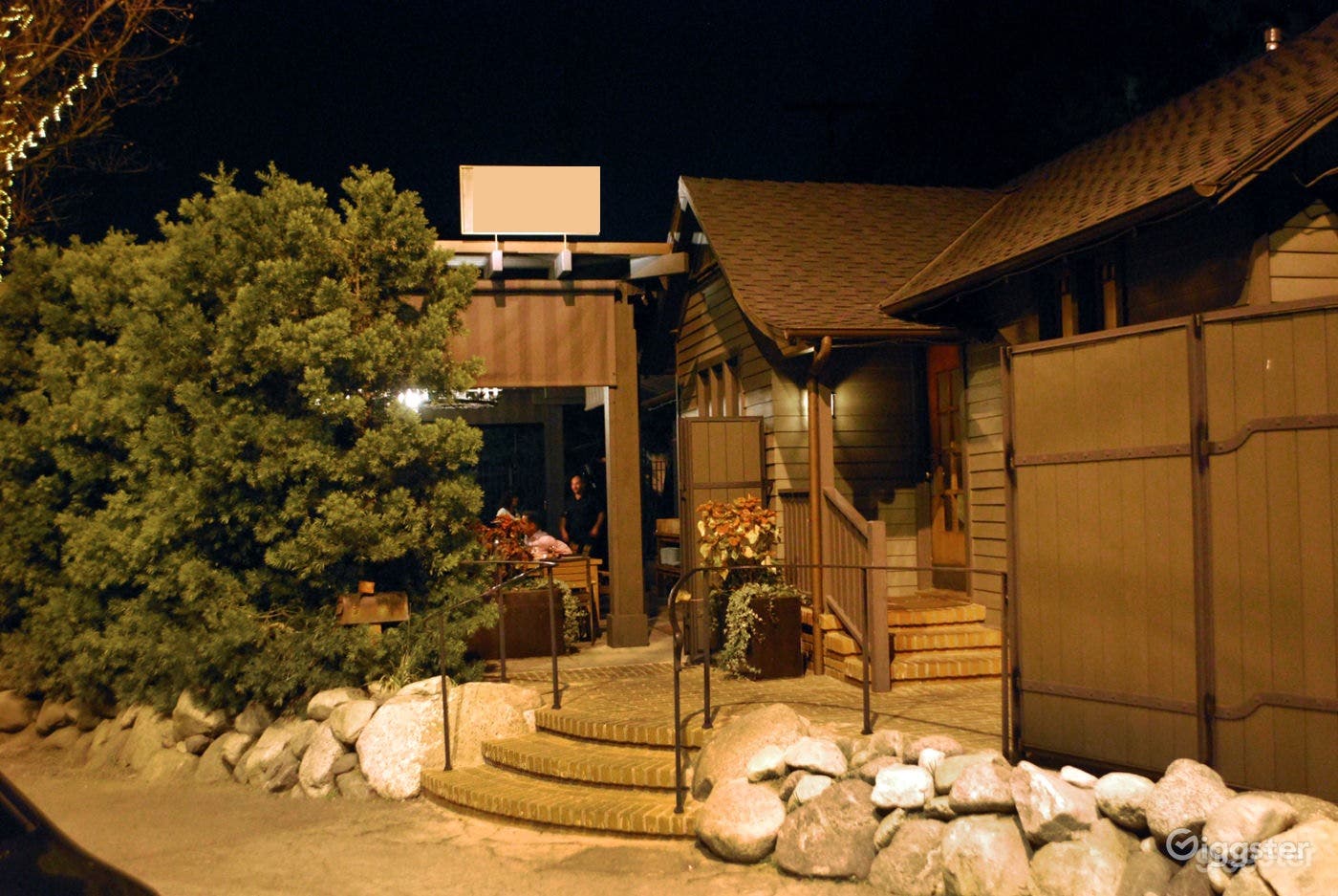 A Unique, Historical Craftsman Restaurant &amp; Bar Photo 1