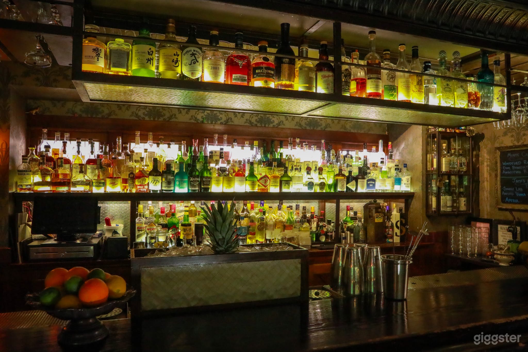 A Unique, Historical Craftsman Restaurant &amp; Bar Photo 3